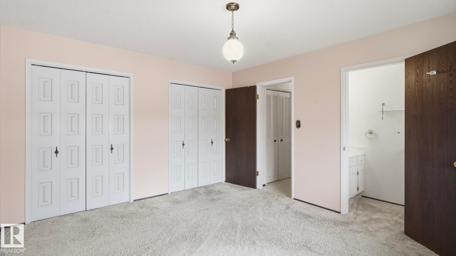 Carpeted room with light pink walls - 7408 40 Avenue, Edmonton, AB