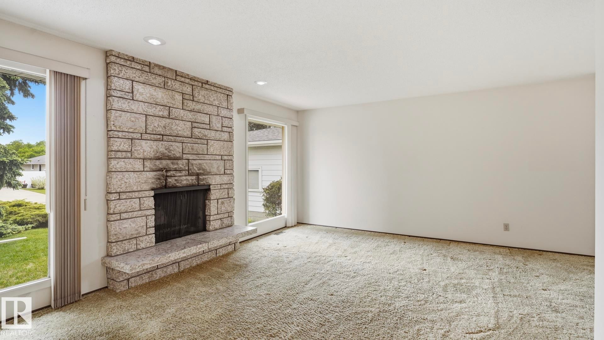 Living room - 7408 40 Avenue, Edmonton, AB