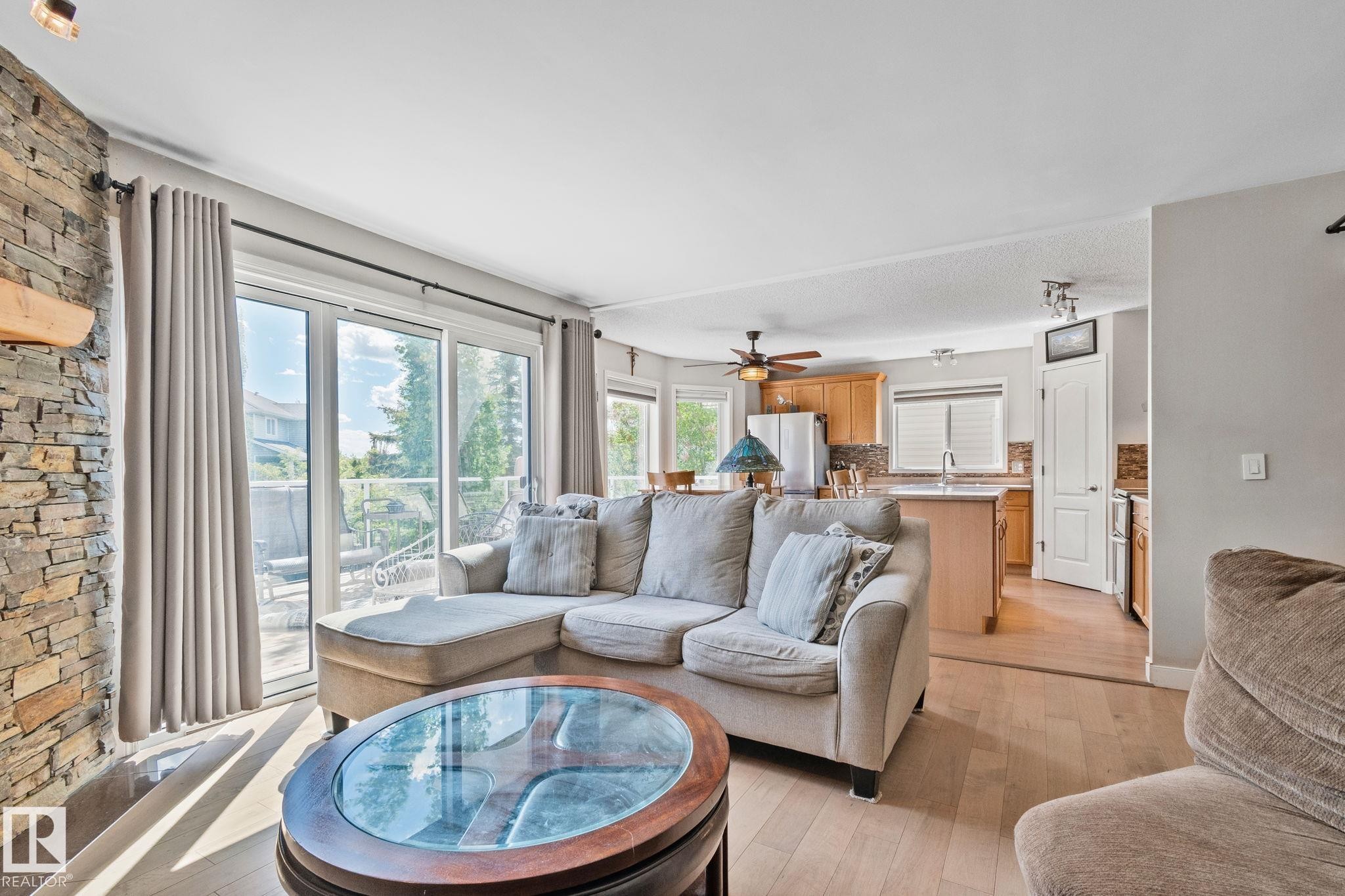 591 Byrne Crescent Sw, Edmonton, AB - Indoor Photo Showing Living Room