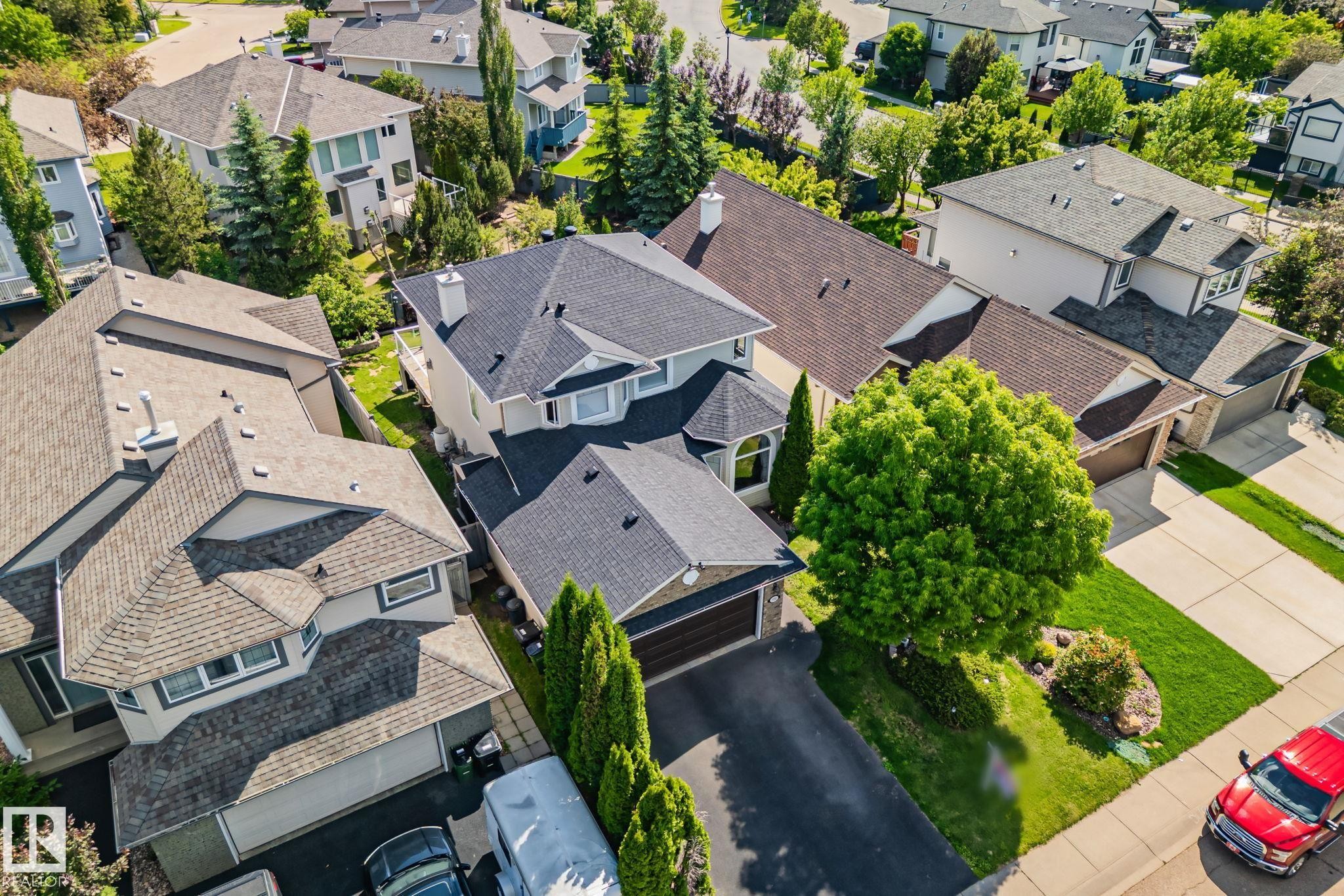 Light-colored residence featuring a multi-gabled roofline and multiple windows - 591 Byrne Crescent Sw, Edmonton, AB - Outdoor