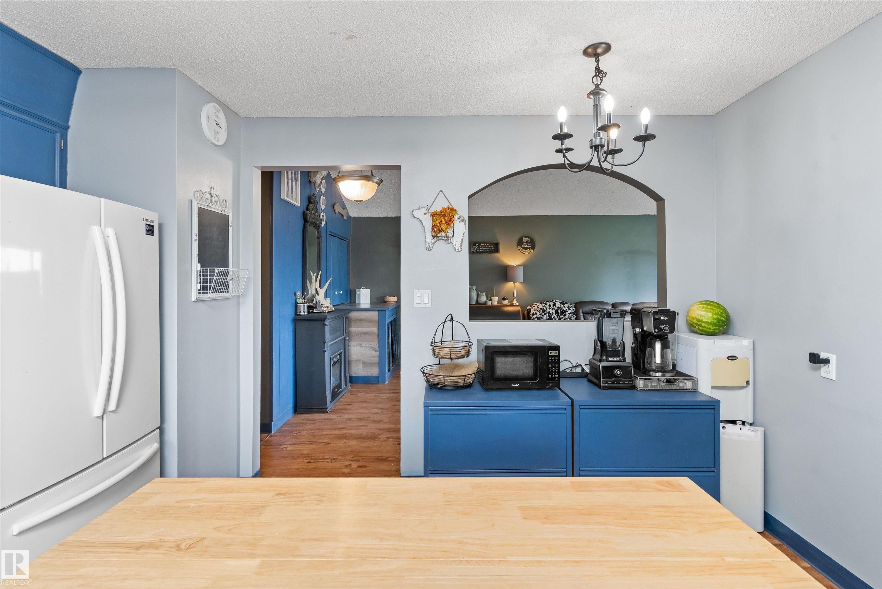 14 2 Avenue, Hay Lakes, AB - Indoor Photo Showing Dining Room