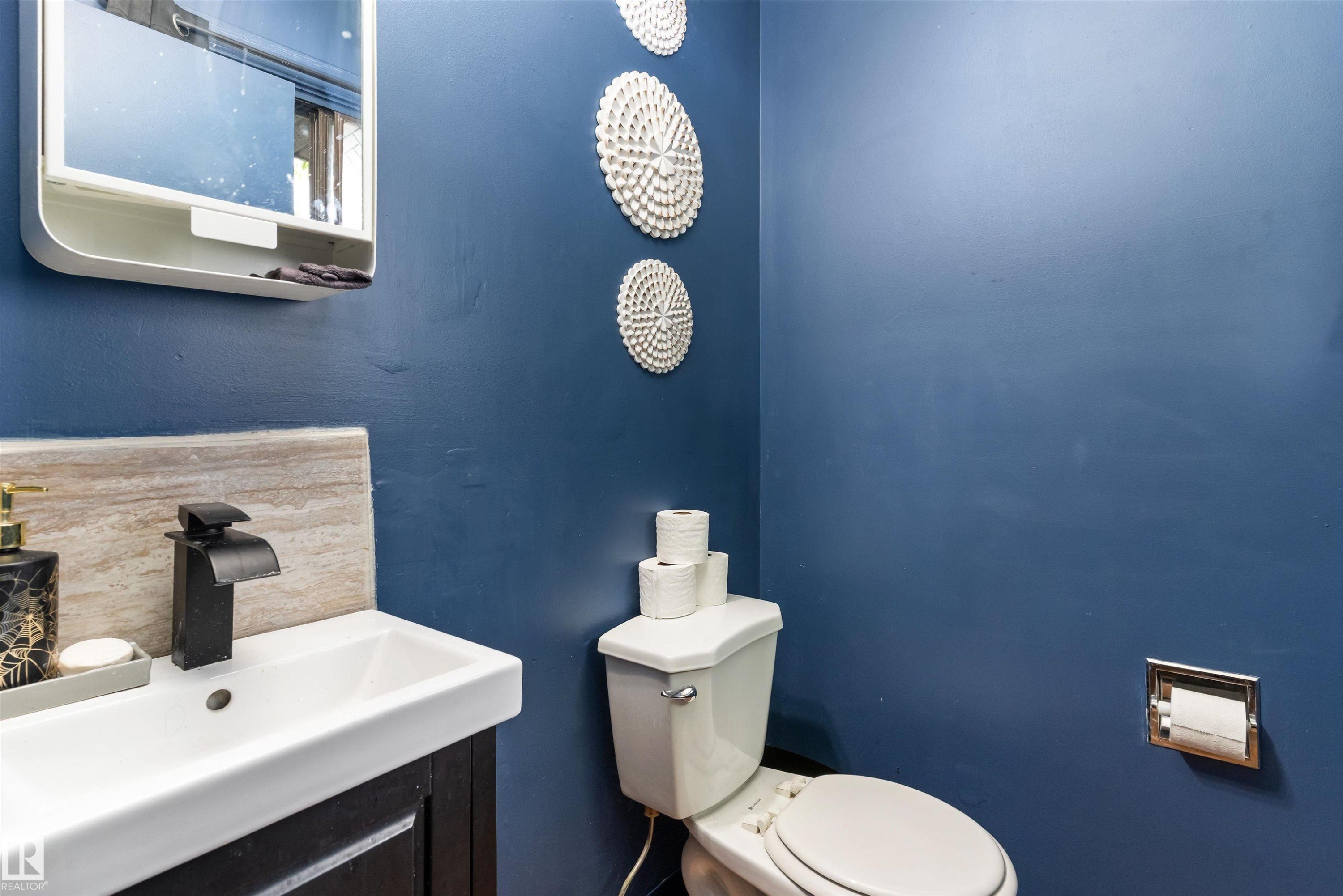 14 2 Avenue, Hay Lakes, AB - Indoor Photo Showing Bathroom