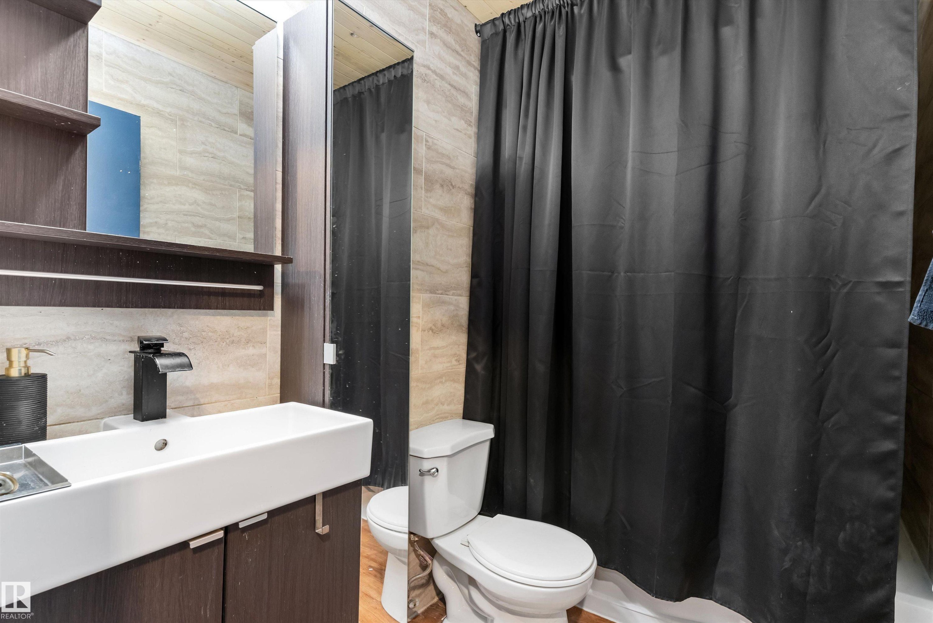 14 2 Avenue, Hay Lakes, AB - Indoor Photo Showing Bathroom