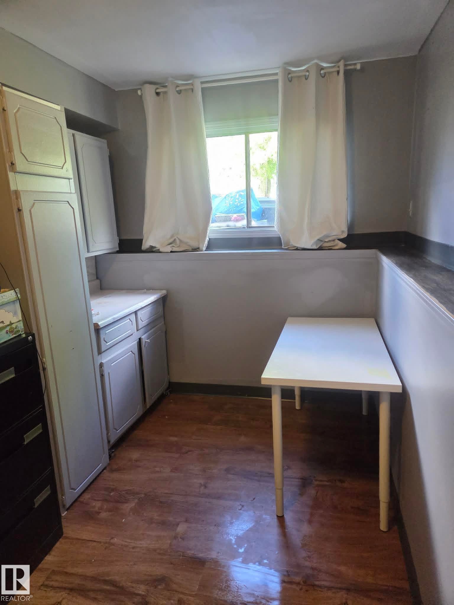 14 2 Avenue, Hay Lakes, AB - Indoor
