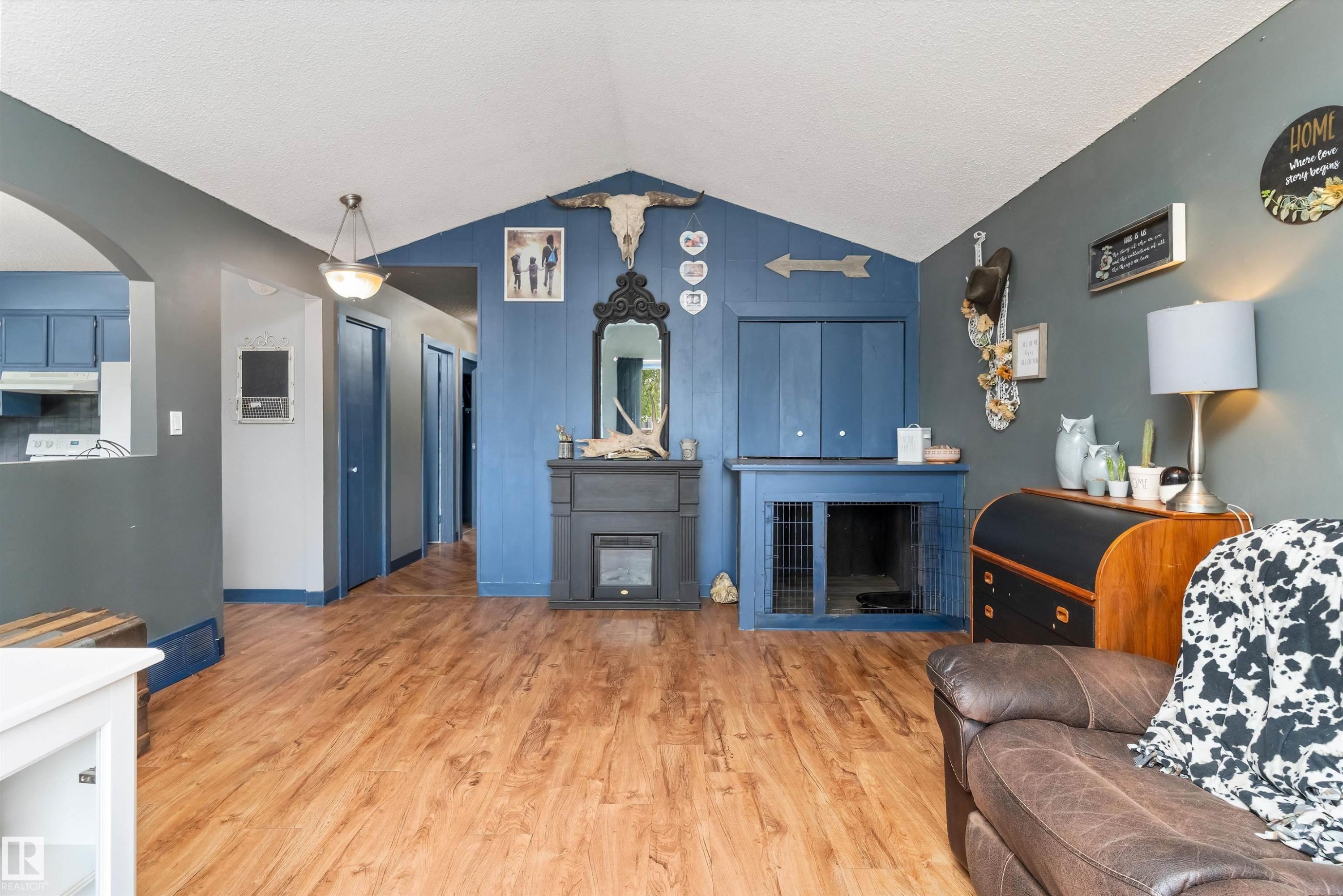 14 2 Avenue, Hay Lakes, AB - Indoor Photo Showing Living Room With Fireplace