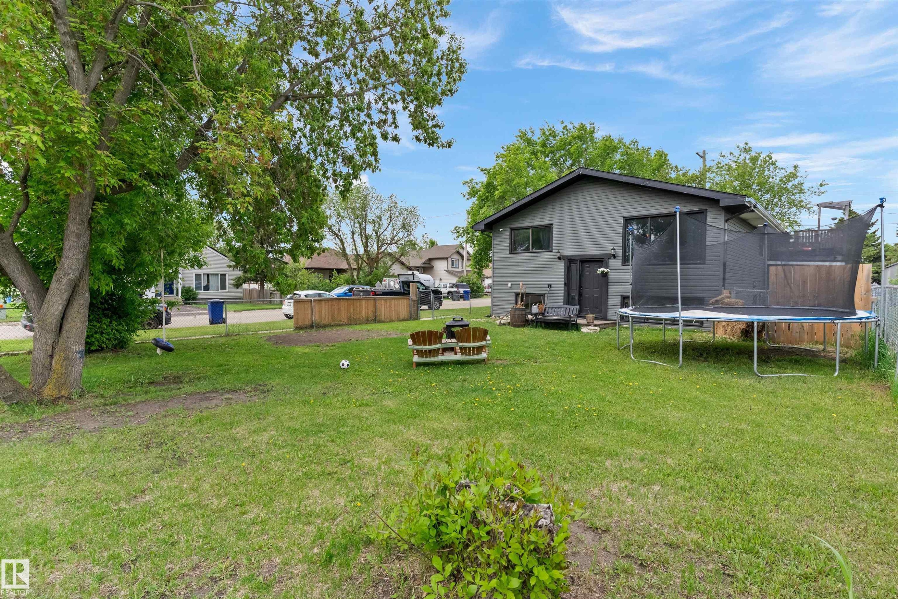 14 2 Avenue, Hay Lakes, AB - Outdoor With Backyard