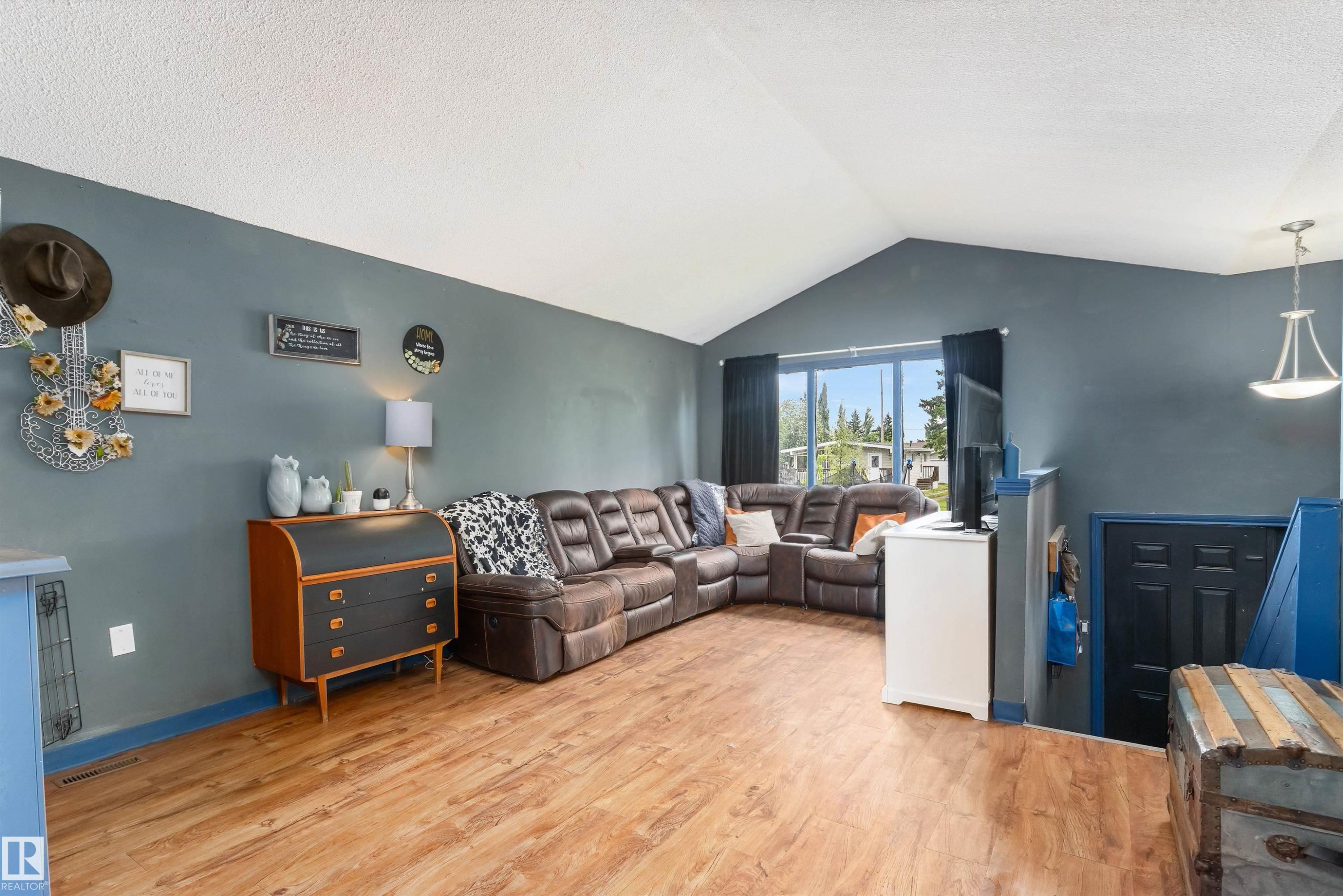 14 2 Avenue, Hay Lakes, AB - Indoor
