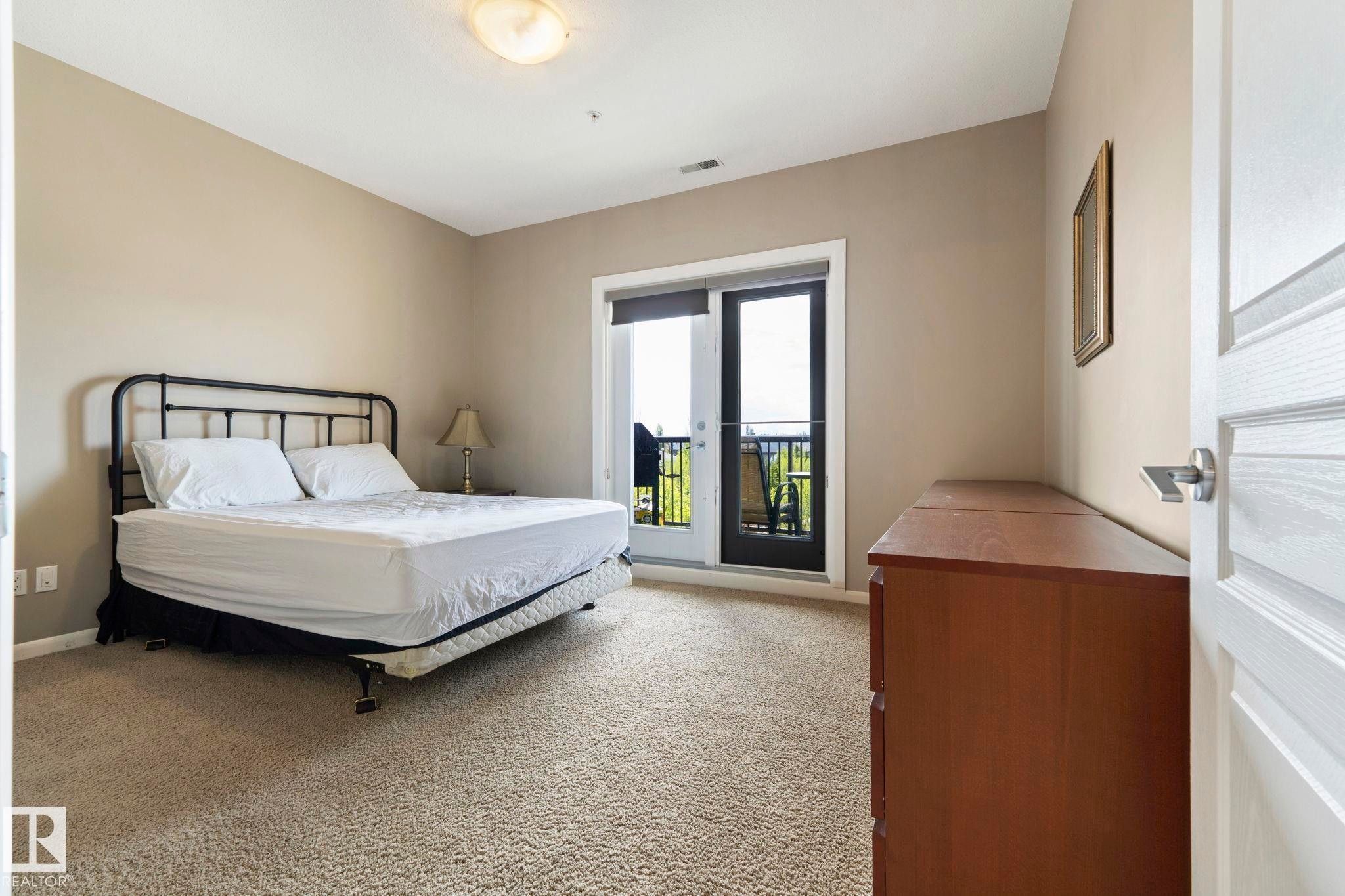 #430 160 Magrath Rd Nw, Edmonton, AB - Indoor Photo Showing Bedroom