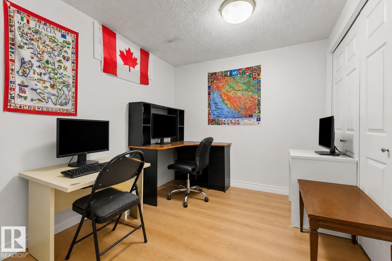 Light wood-finish flooring complements white walls and trim - 11234 40 Avenue Nw, Edmonton, AB - Indoor Photo Showing Office