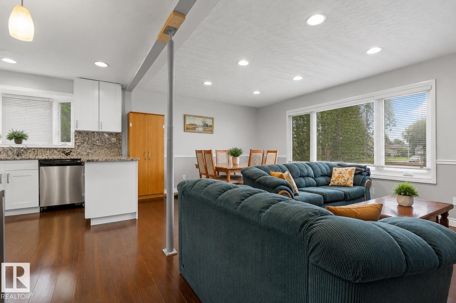 Open-concept living space featuring wood-finish flooring, recessed lighting, and a large picture window - 11234 40 Avenue Nw, Edmonton, AB - Indoor