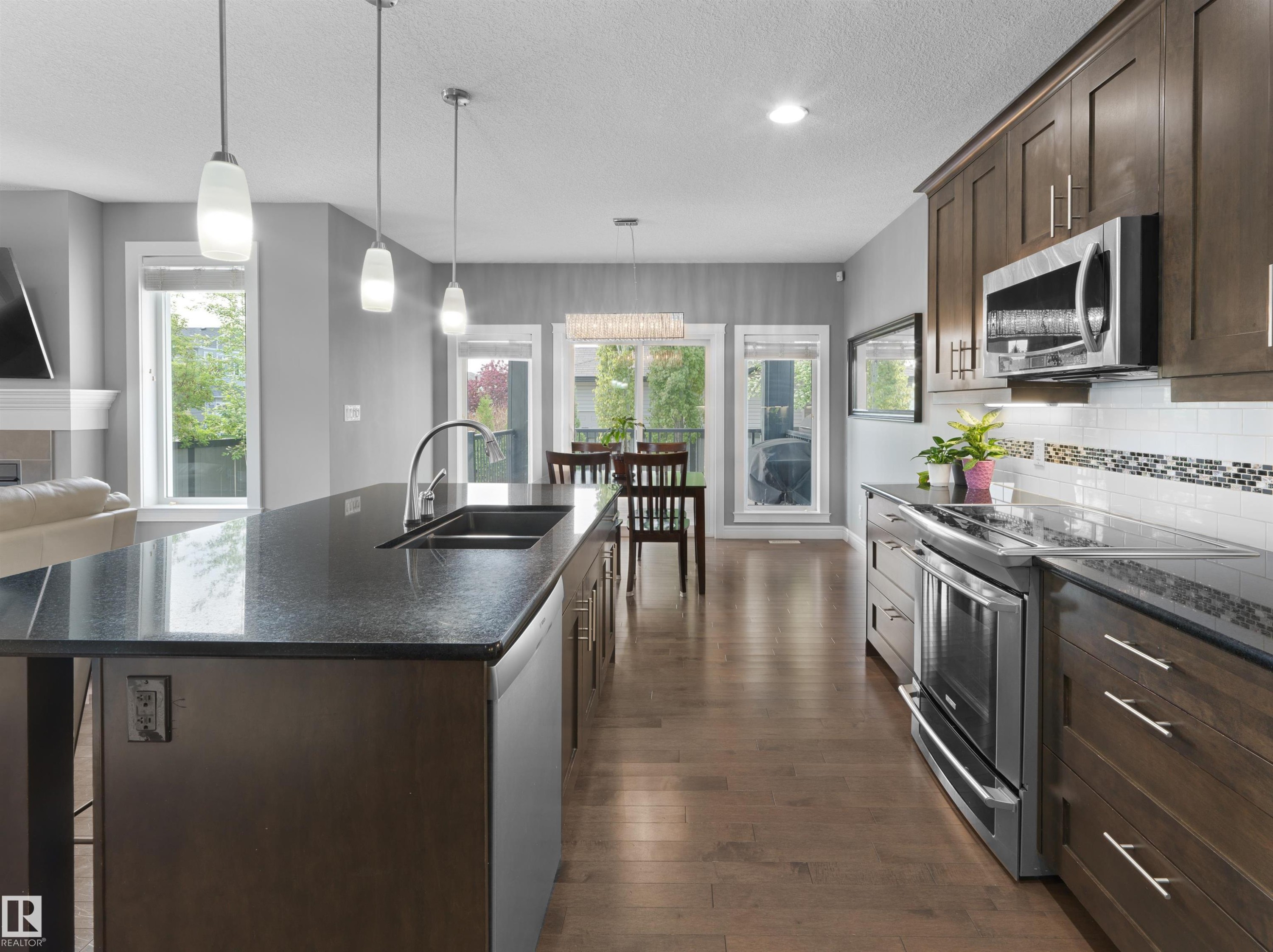 17119 5 Avenue, Edmonton, AB
