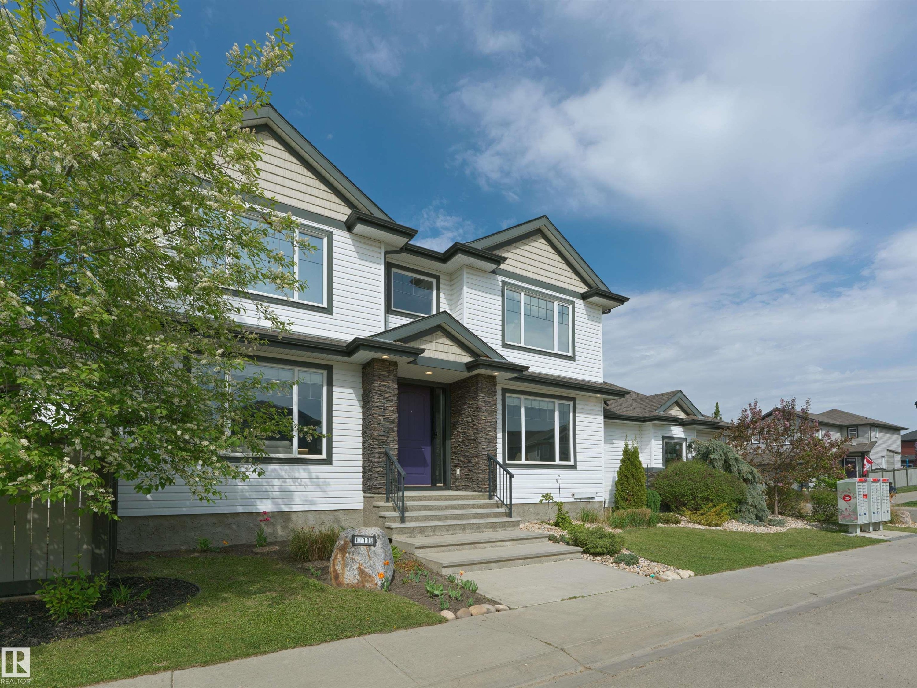 17119 5 Avenue, Edmonton, AB
