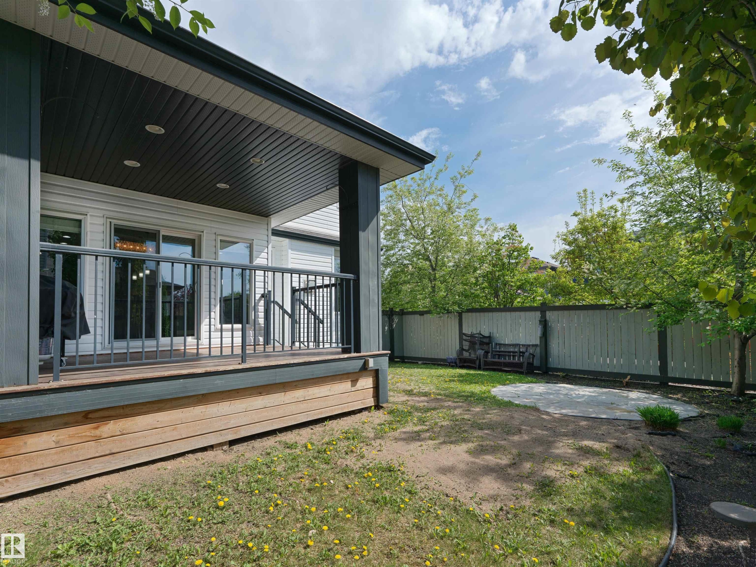 17119 5 Avenue, Edmonton, AB