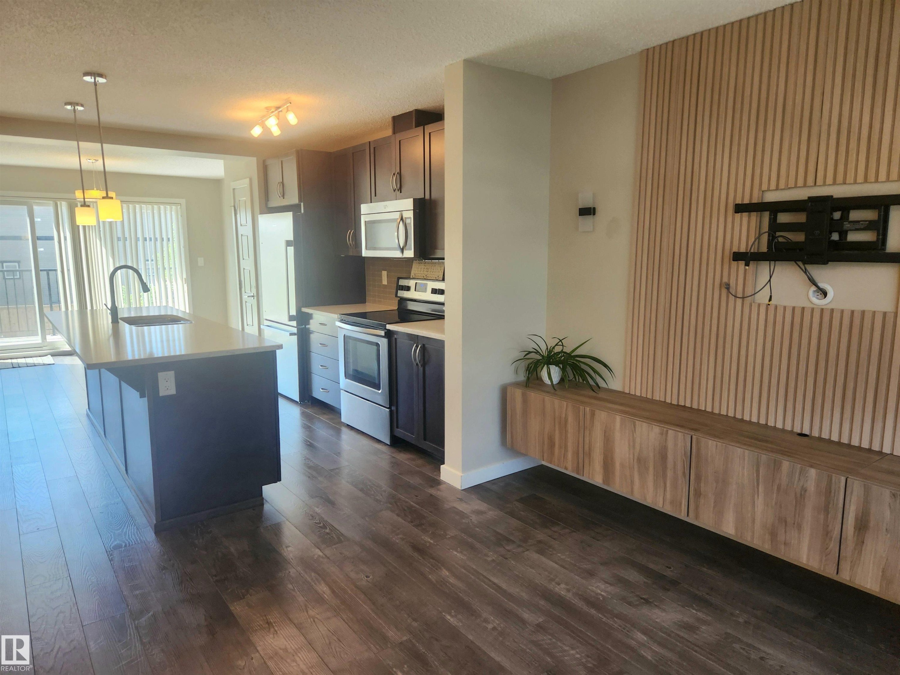 3346 15A Avenue, Edmonton, AB