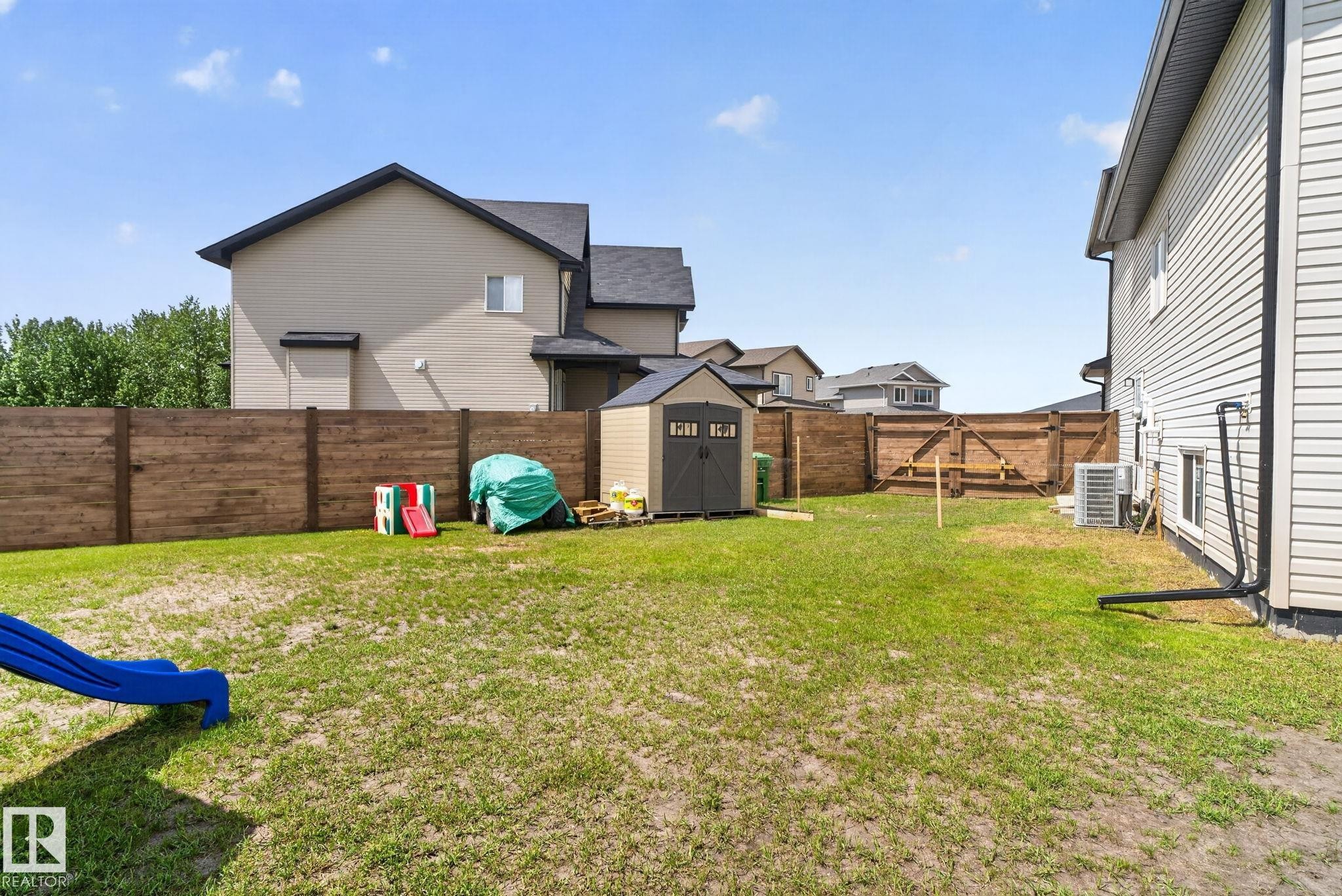 Yard - 4204 55Av, Lamont, AB