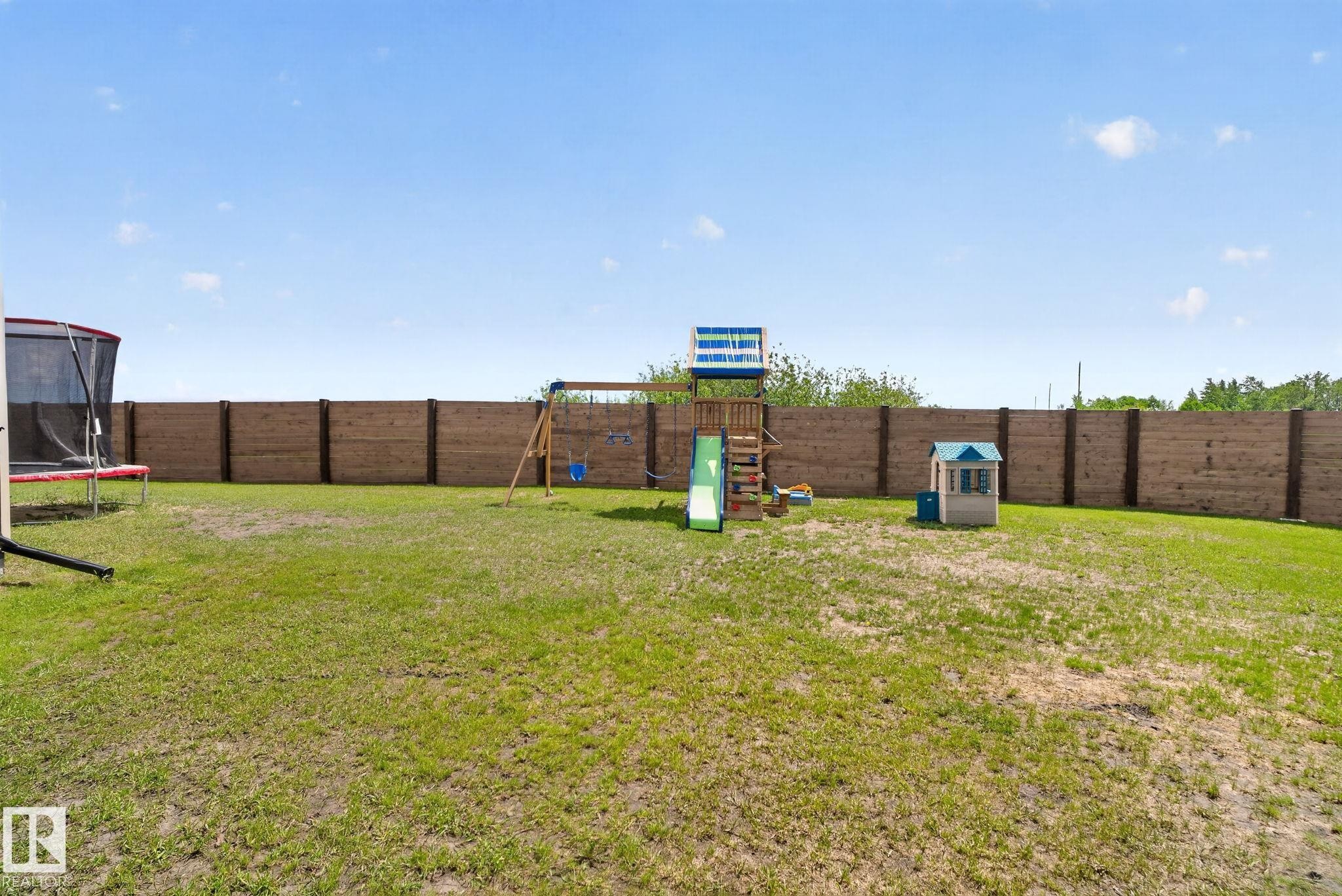Expansive grass yard with a full privacy fence - 4204 55Av, Lamont, AB