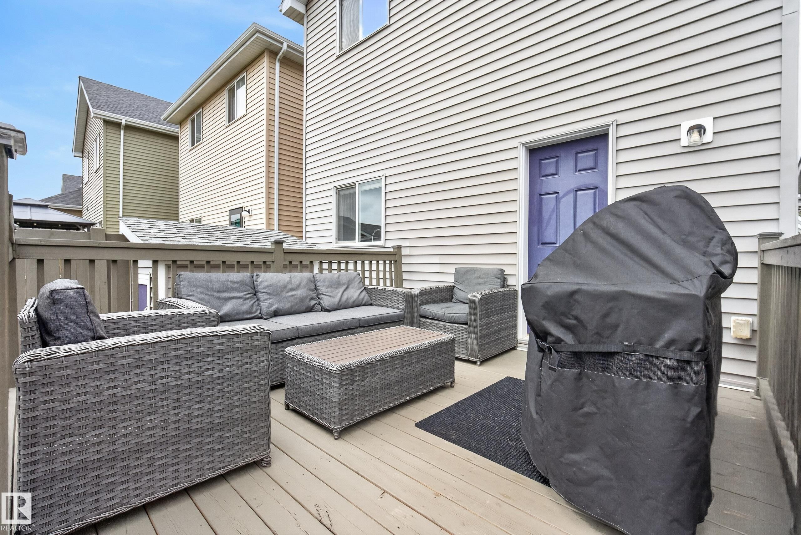 Wood-finish deck featuring a privacy railing and siding exterior - 2325 69A Street, Edmonton, AB