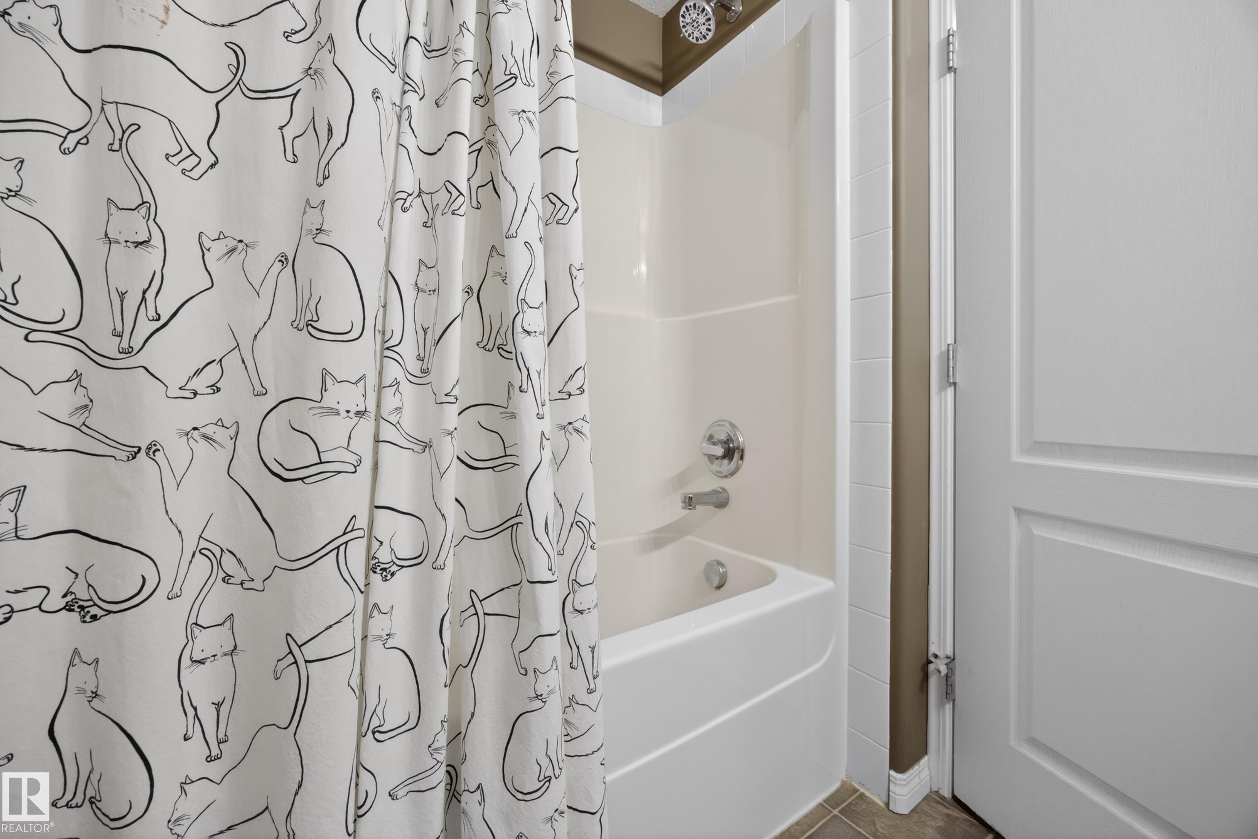 Bathtub and shower combination featuring a white surround and chrome fixtures - 111 3425 19, Edmonton, AB