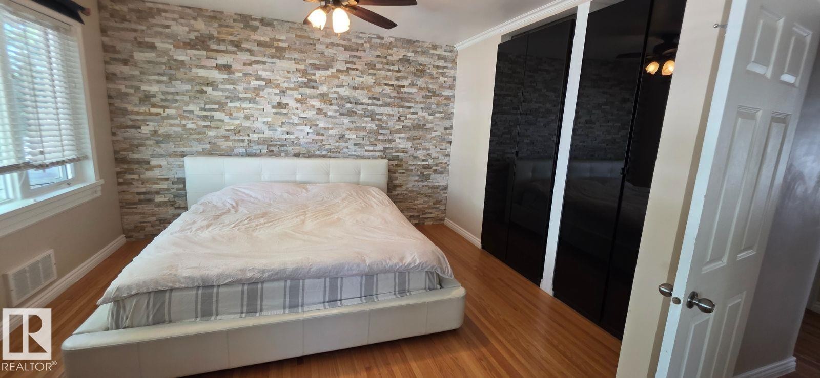 Feature wall with stacked stone veneer - 6704 93 Street, Edmonton, AB