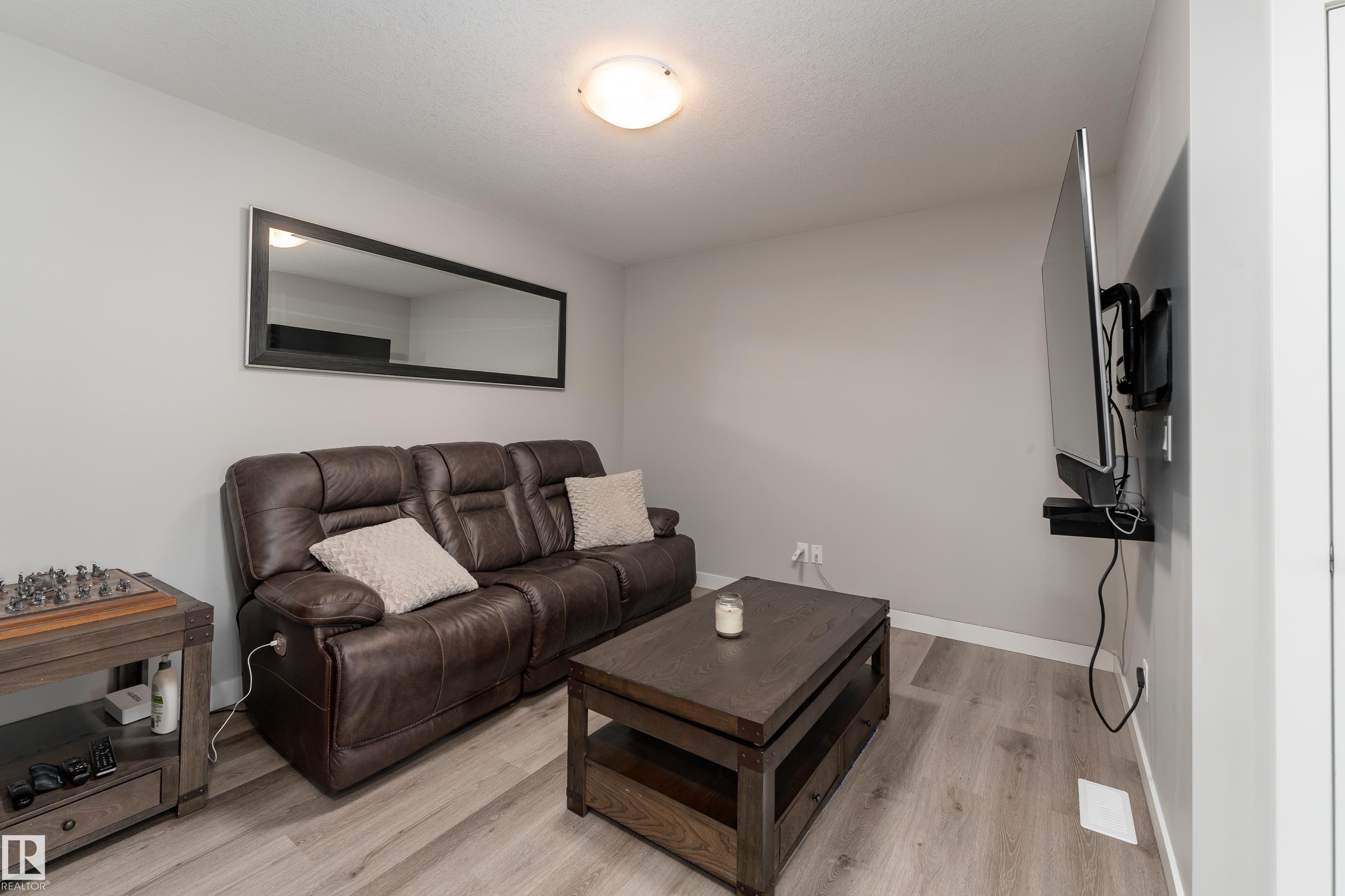 998 Stillwater Boulevard, Edmonton, AB