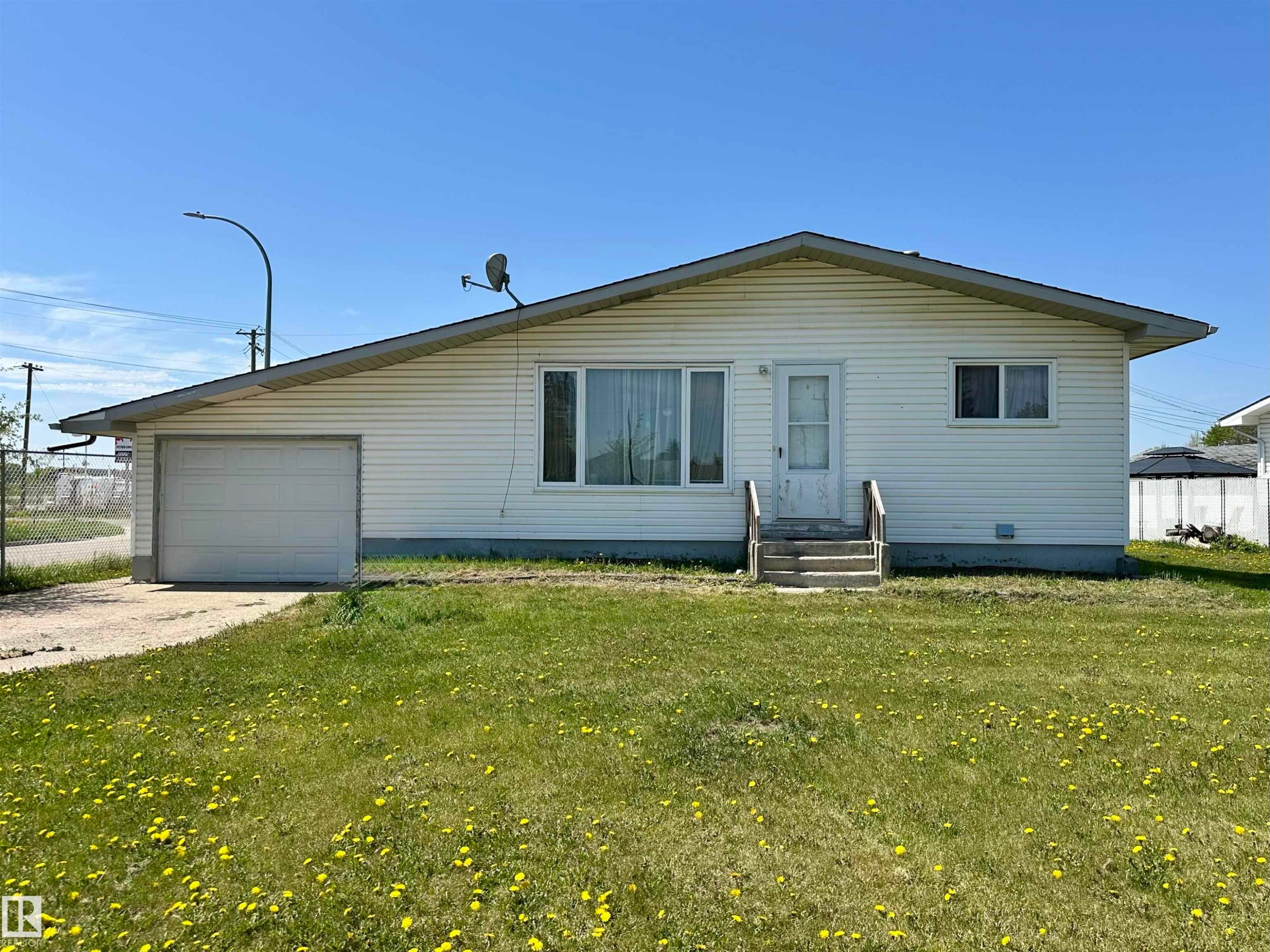 5001 Parkview Crescent, Cold Lake, AB - Outdoor
