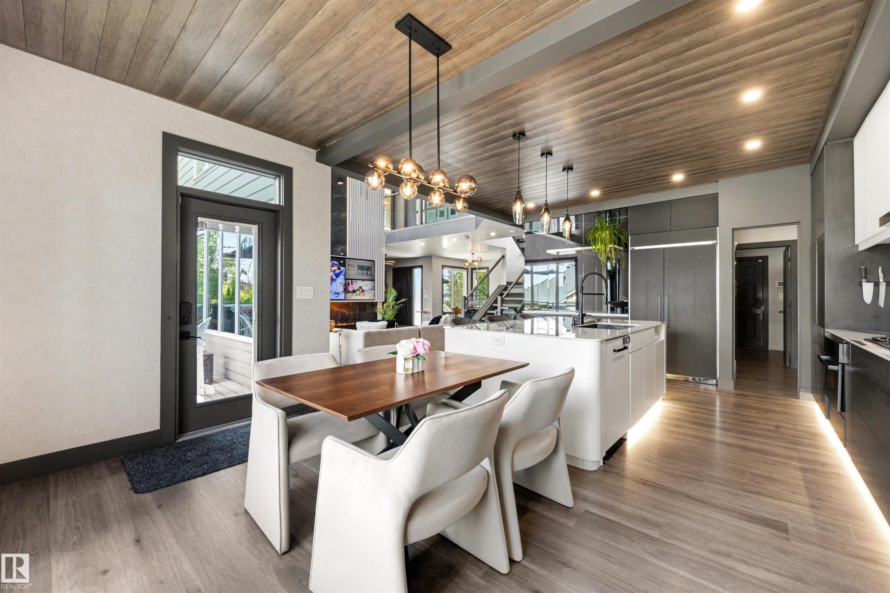 4376 Mcclung Crescent Nw, Edmonton, AB - Indoor Photo Showing Dining Room