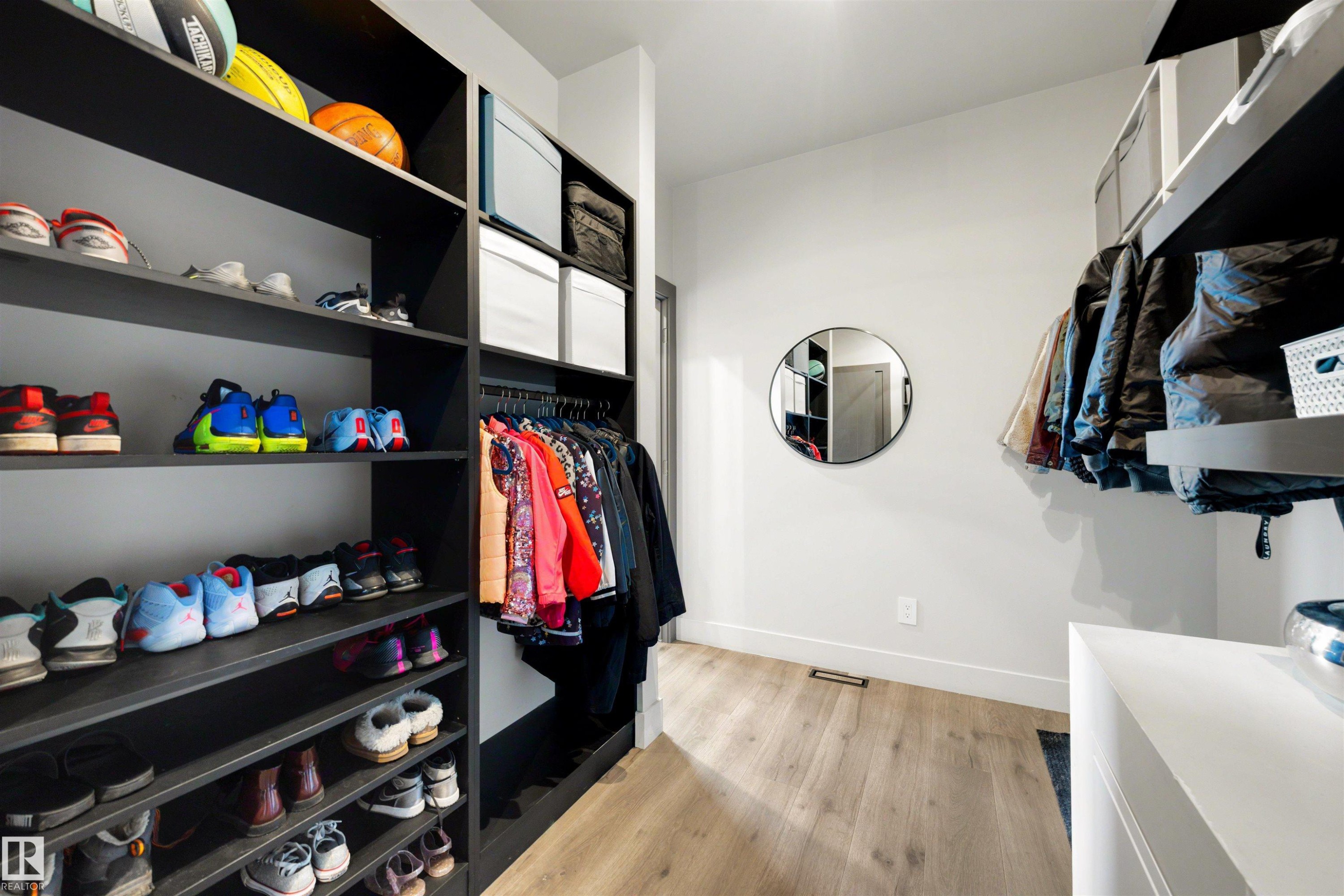 4376 Mcclung Crescent Nw, Edmonton, AB - Indoor With Storage
