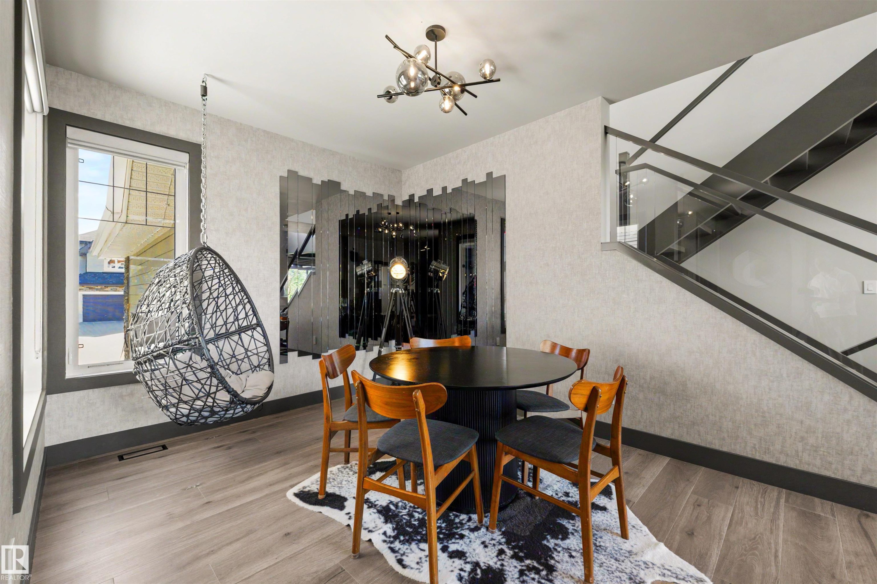 4376 Mcclung Crescent Nw, Edmonton, AB - Indoor Photo Showing Dining Room