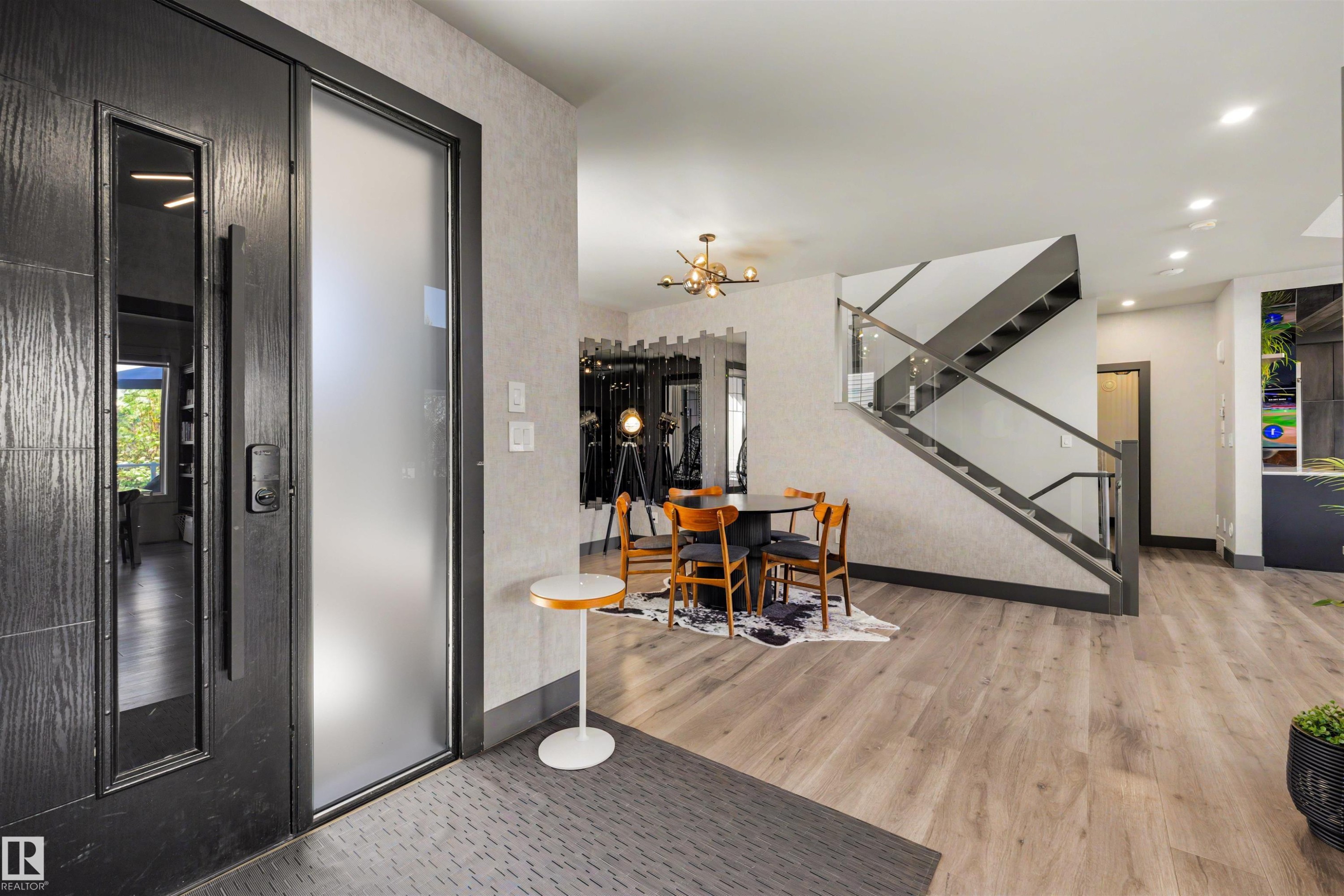 4376 Mcclung Crescent Nw, Edmonton, AB - Indoor Photo Showing Other Room