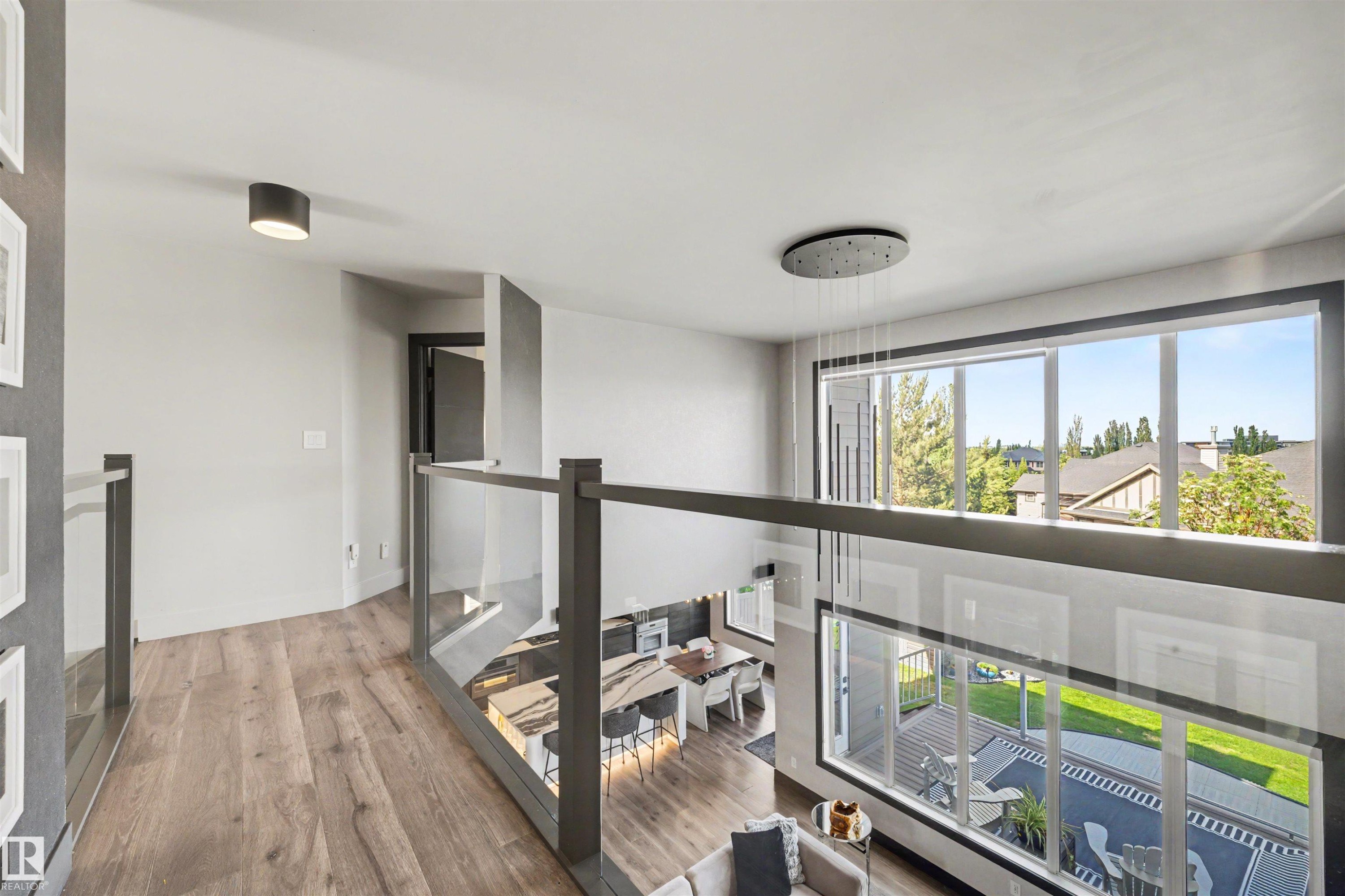 4376 Mcclung Crescent Nw, Edmonton, AB - Indoor Photo Showing Other Room