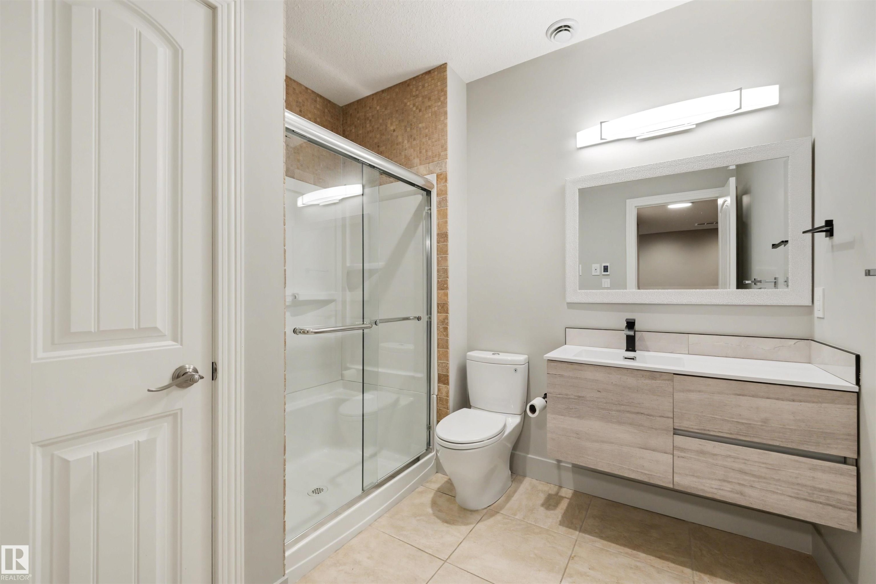 4376 Mcclung Crescent Nw, Edmonton, AB - Indoor Photo Showing Bathroom
