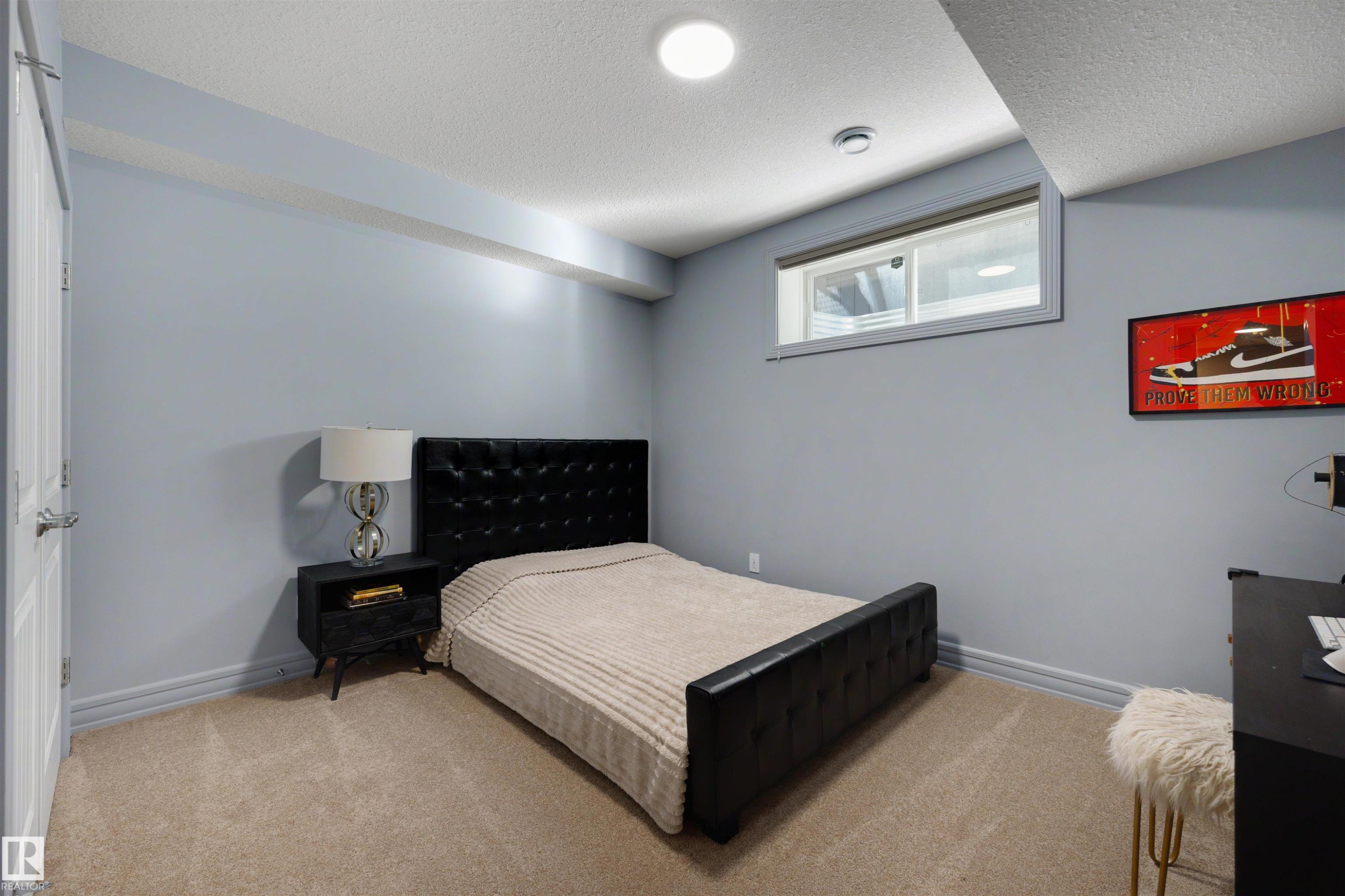 4376 Mcclung Crescent Nw, Edmonton, AB - Indoor Photo Showing Bedroom