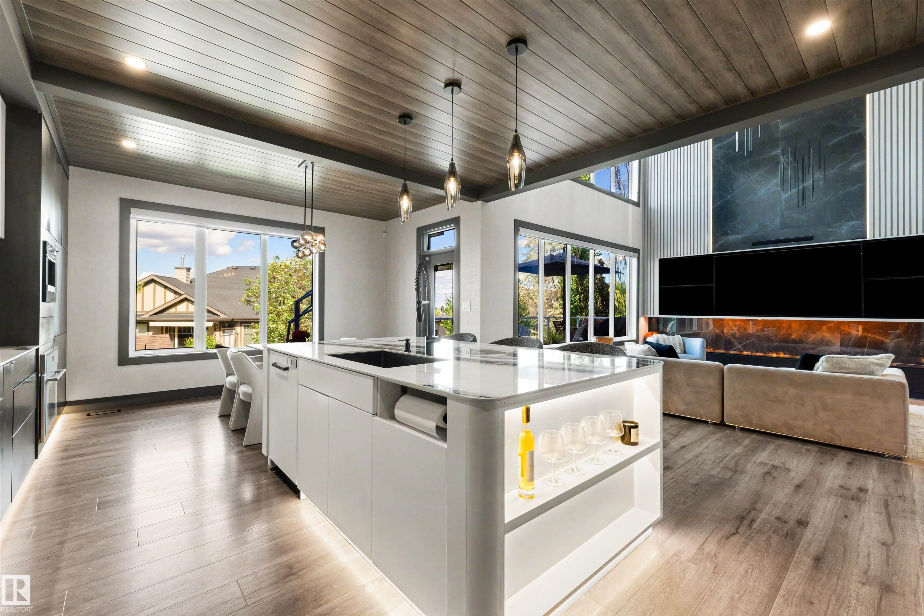 4376 Mcclung Crescent Nw, Edmonton, AB - Indoor Photo Showing Kitchen