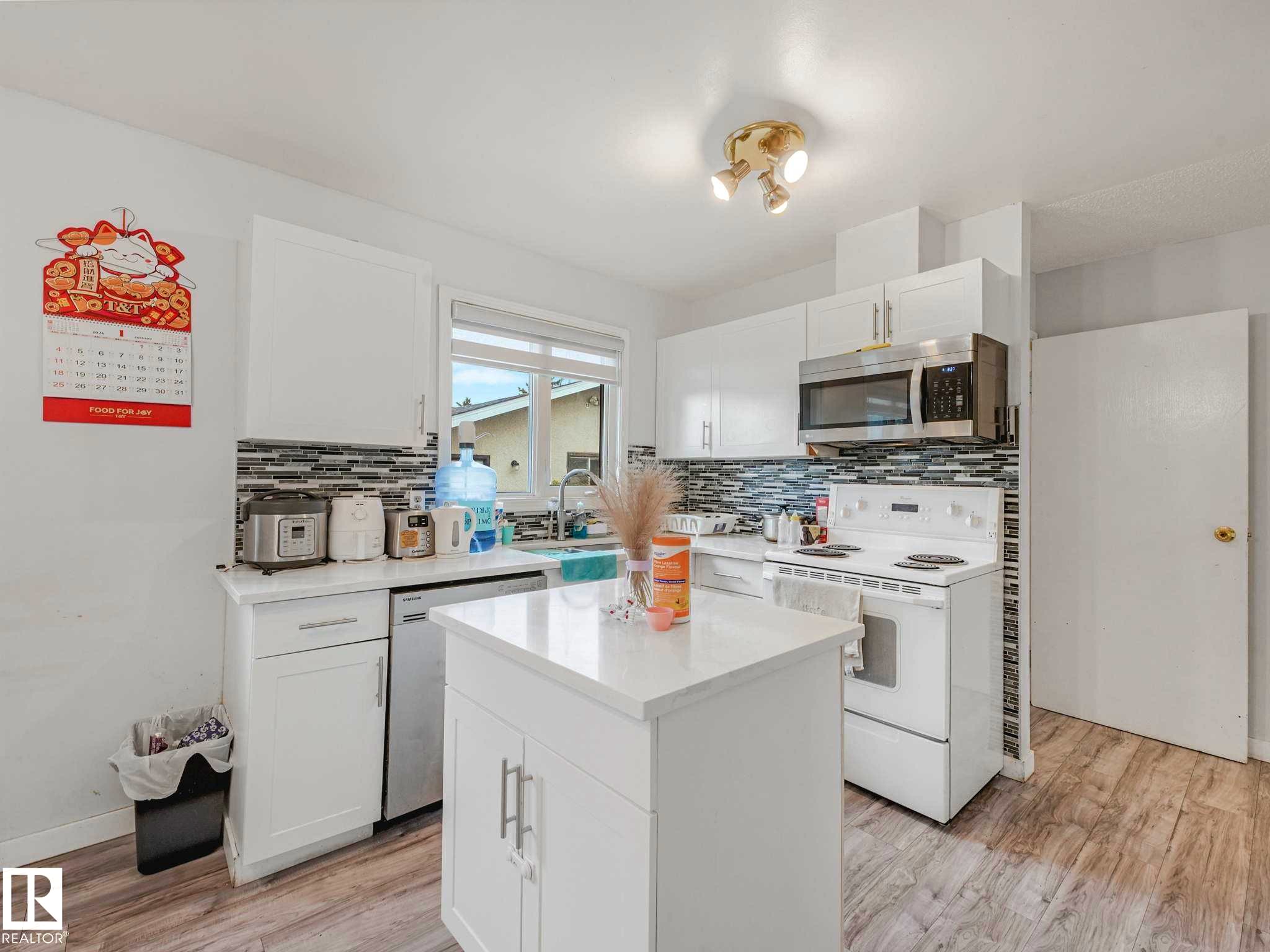 9528 151 Avenue, Edmonton, AB