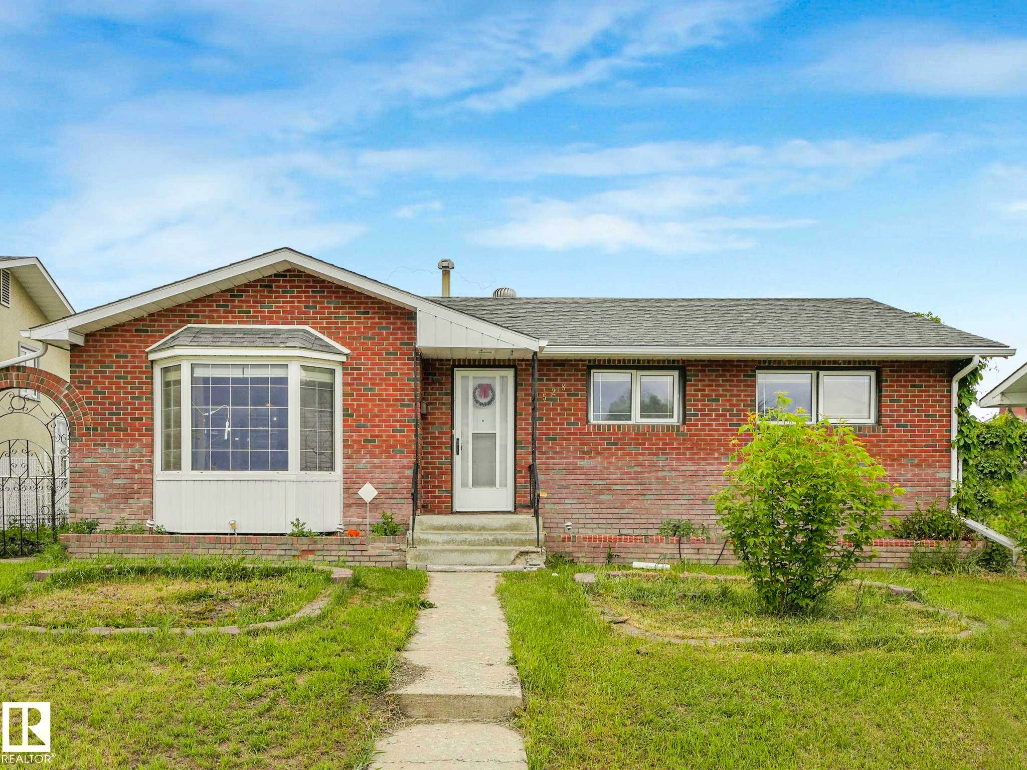 9528 151 Avenue, Edmonton, AB