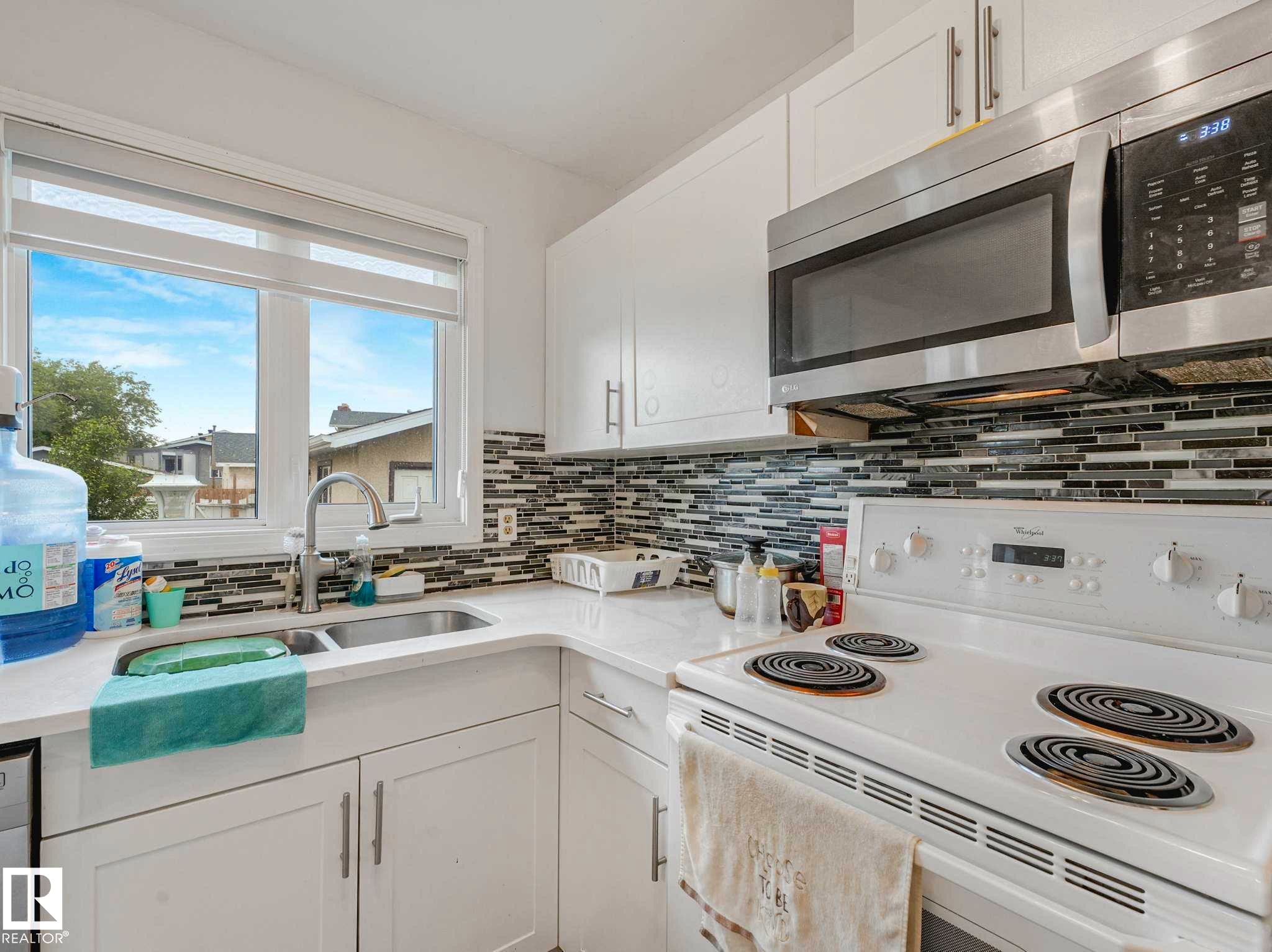 9528 151 Avenue, Edmonton, AB