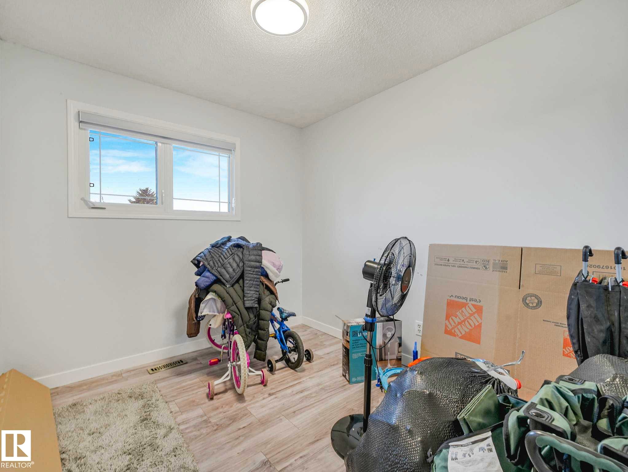 9528 151 Avenue, Edmonton, AB