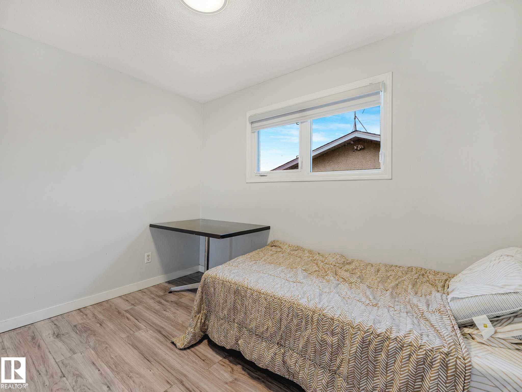 9528 151 Avenue, Edmonton, AB