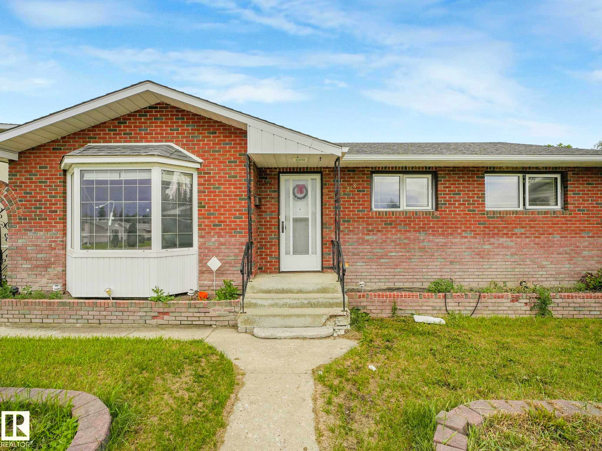 9528 151 Avenue, Edmonton, AB