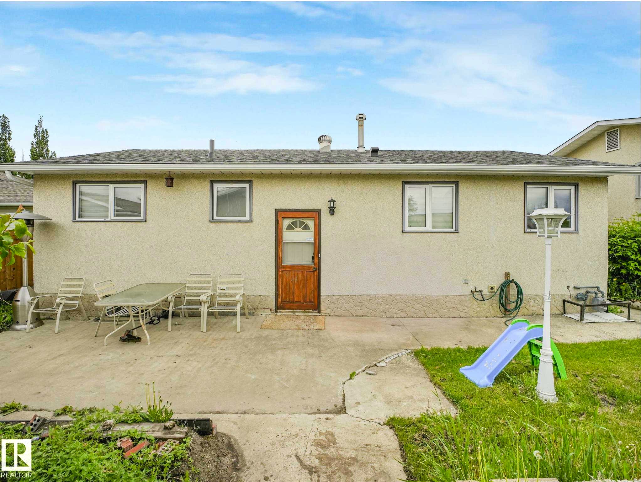 9528 151 Avenue, Edmonton, AB