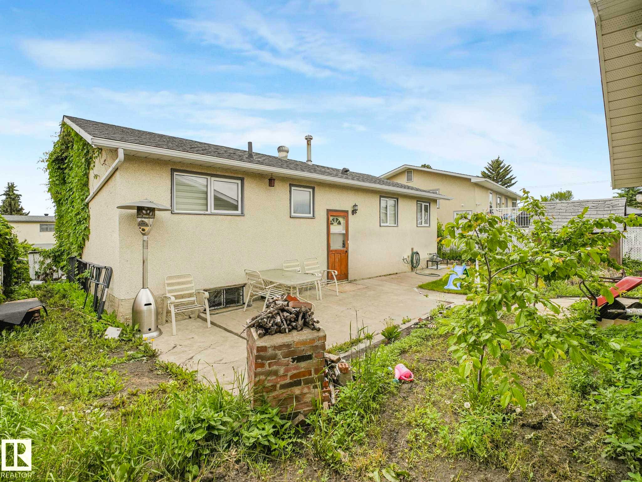 9528 151 Avenue, Edmonton, AB