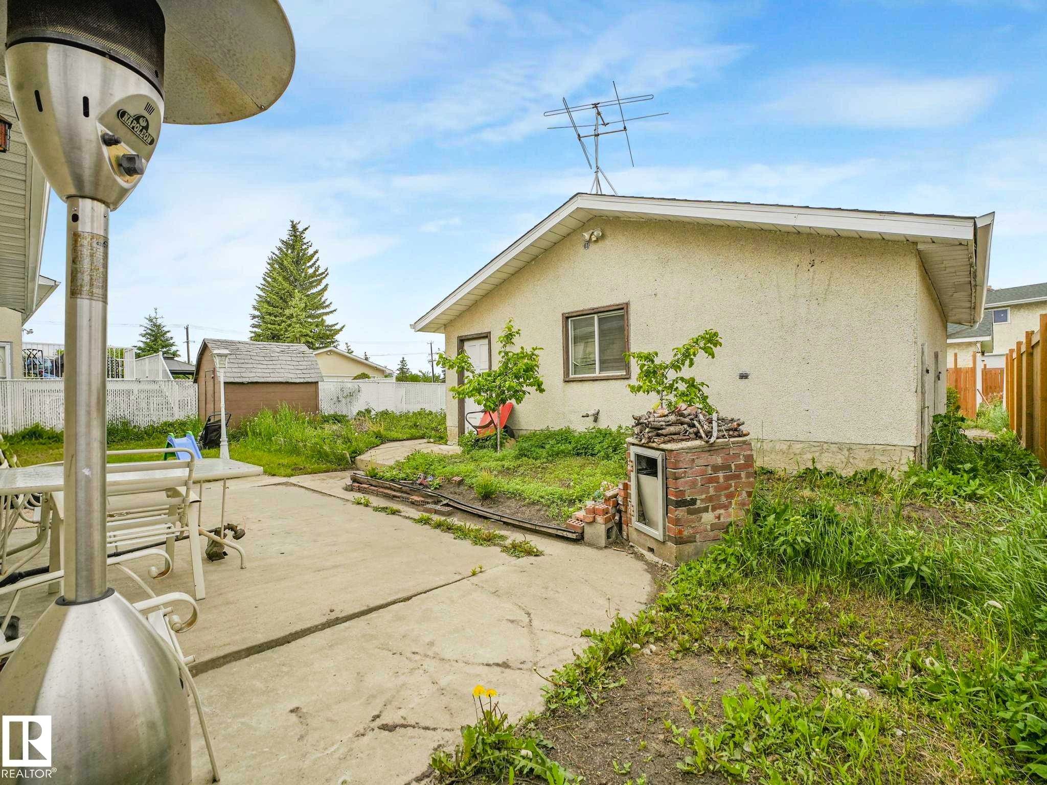 9528 151 Avenue, Edmonton, AB