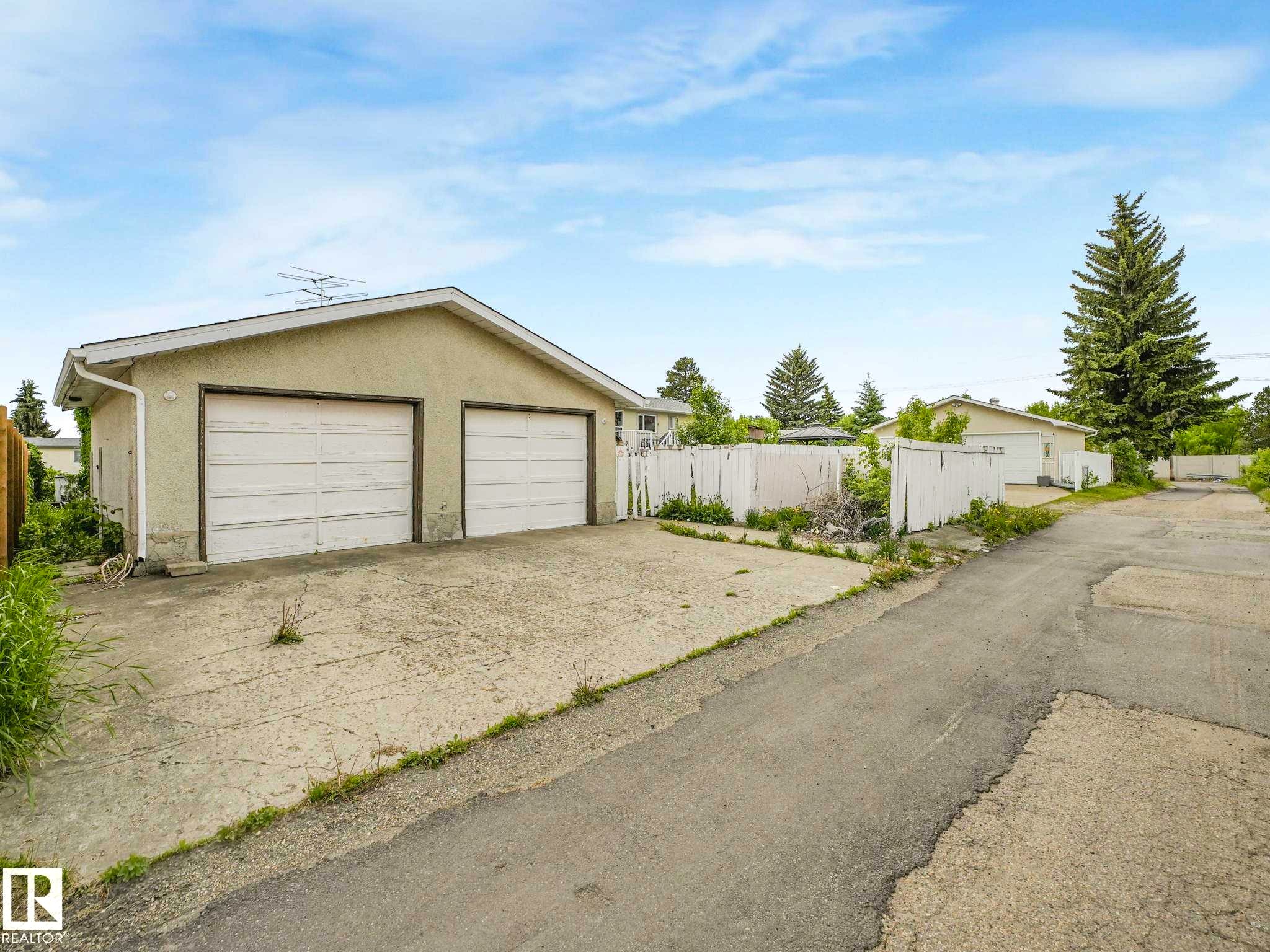 9528 151 Avenue, Edmonton, AB