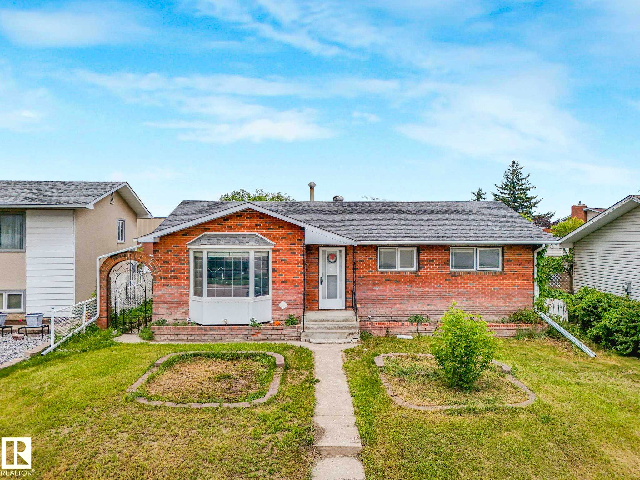 9528 151 Avenue, Edmonton, AB