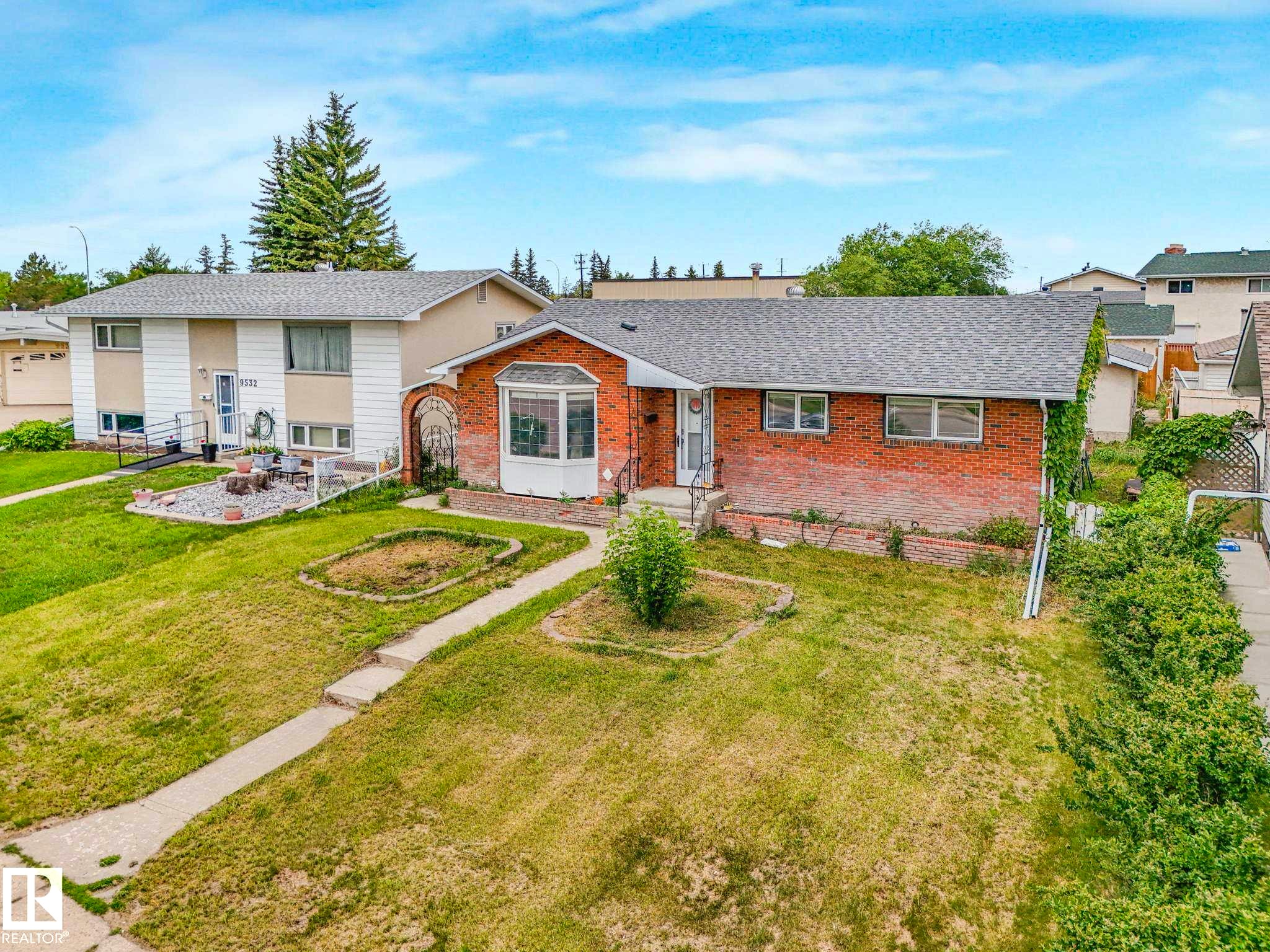 9528 151 Avenue, Edmonton, AB