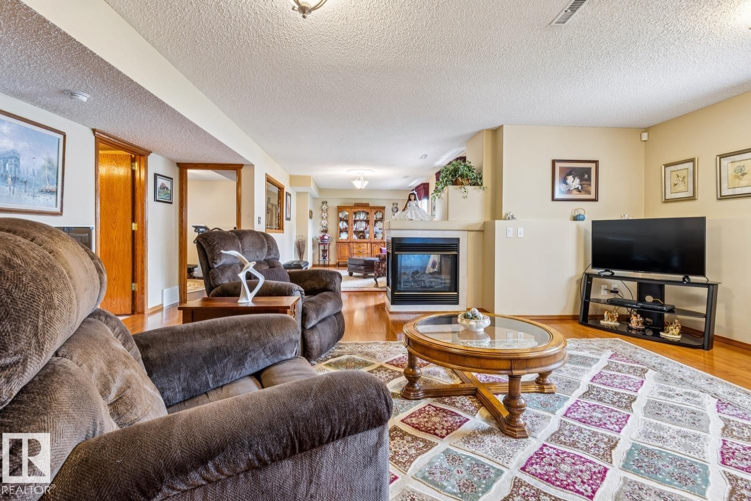 Spacious living area featuring laminate flooring, - 5131 152A Avenue, Edmonton, AB