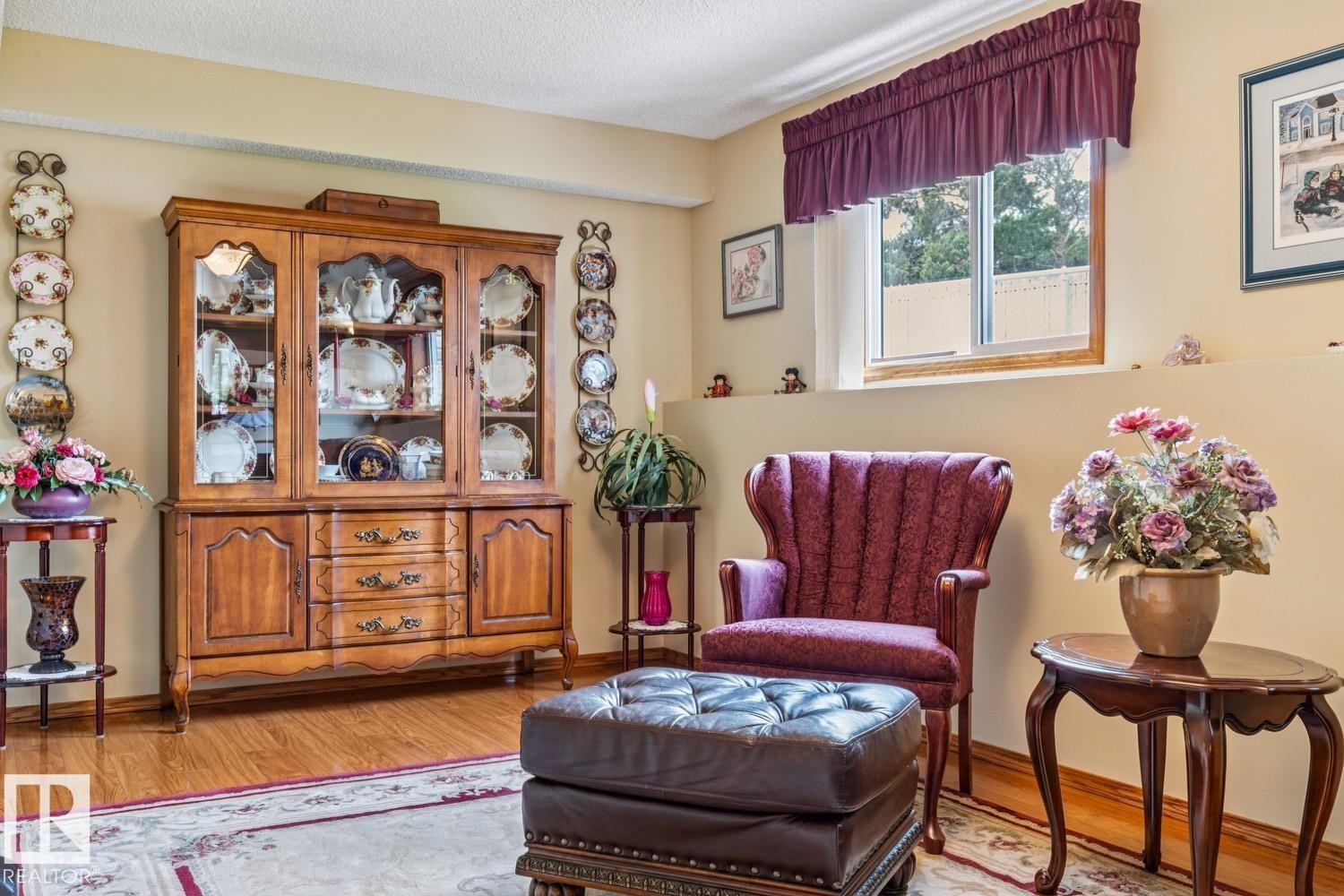 Hardwood-finish flooring complements the neutral wall color - 5131 152A Avenue, Edmonton, AB
