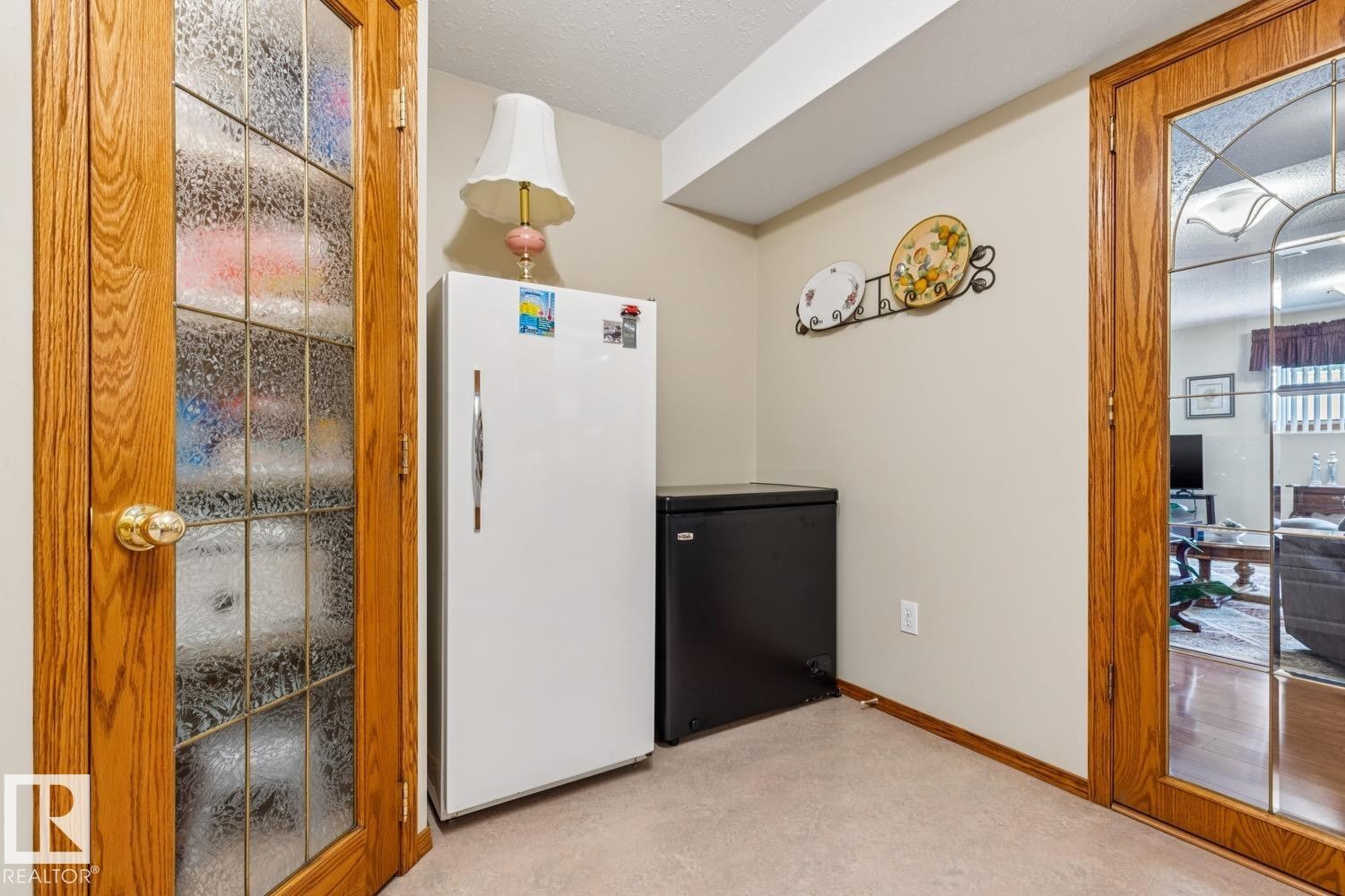 Kitchen - 5131 152A Avenue, Edmonton, AB