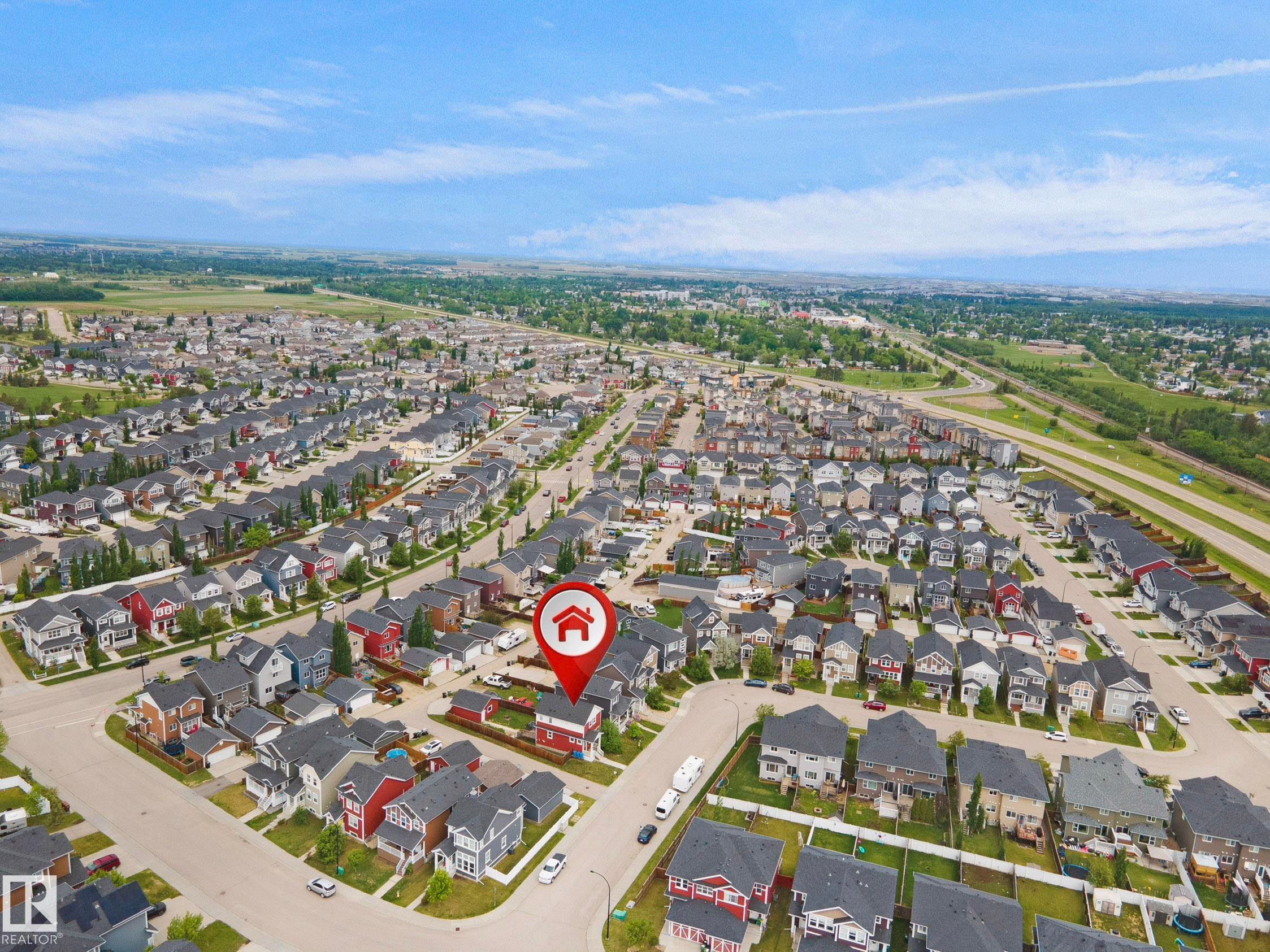 Aerial perspective showcasing a residential neighborhood with varied architectural styles - 292 Simmonds Way, Leduc, AB