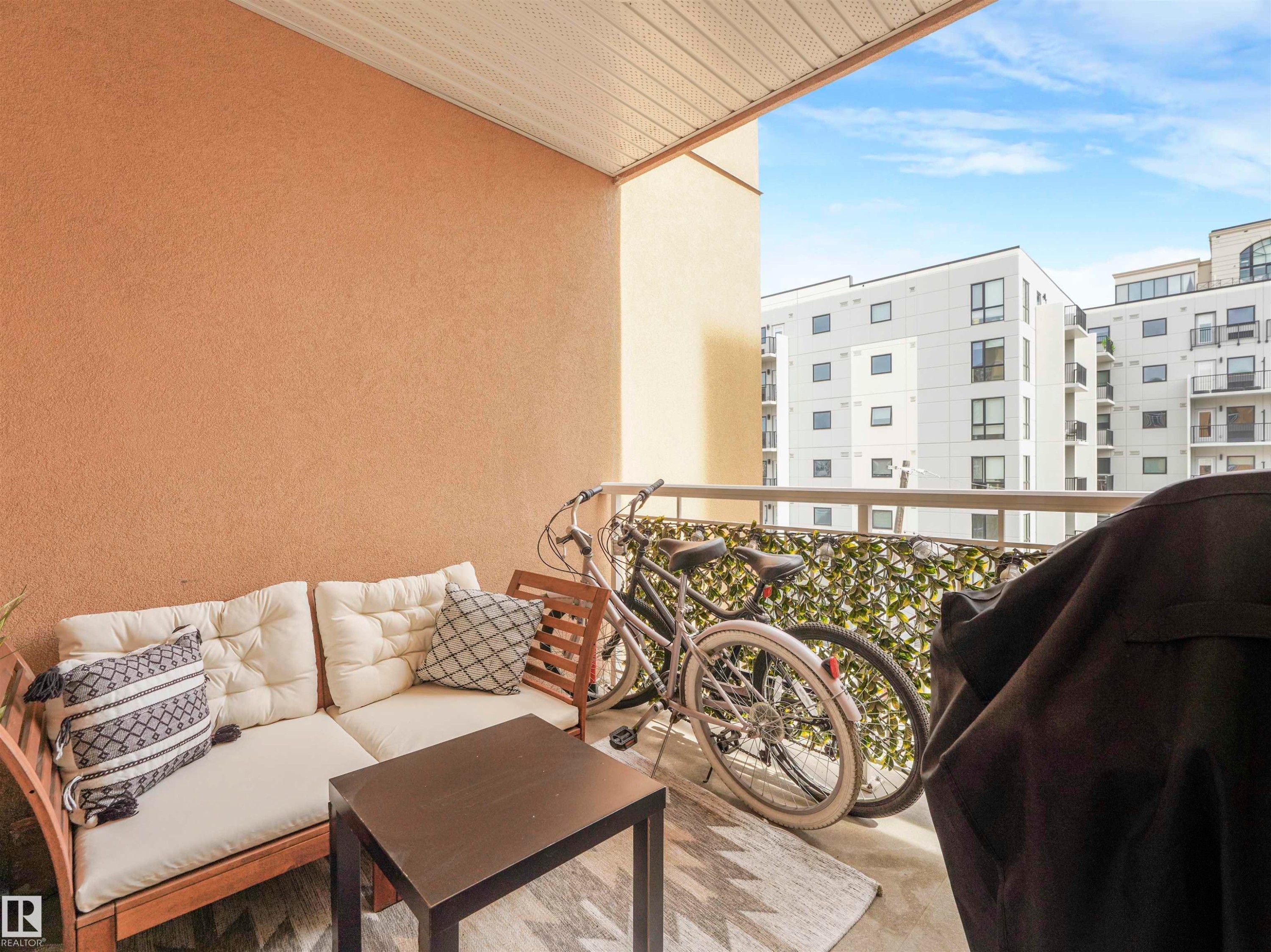 #409 10333 112 St Nw, Edmonton, AB - Outdoor